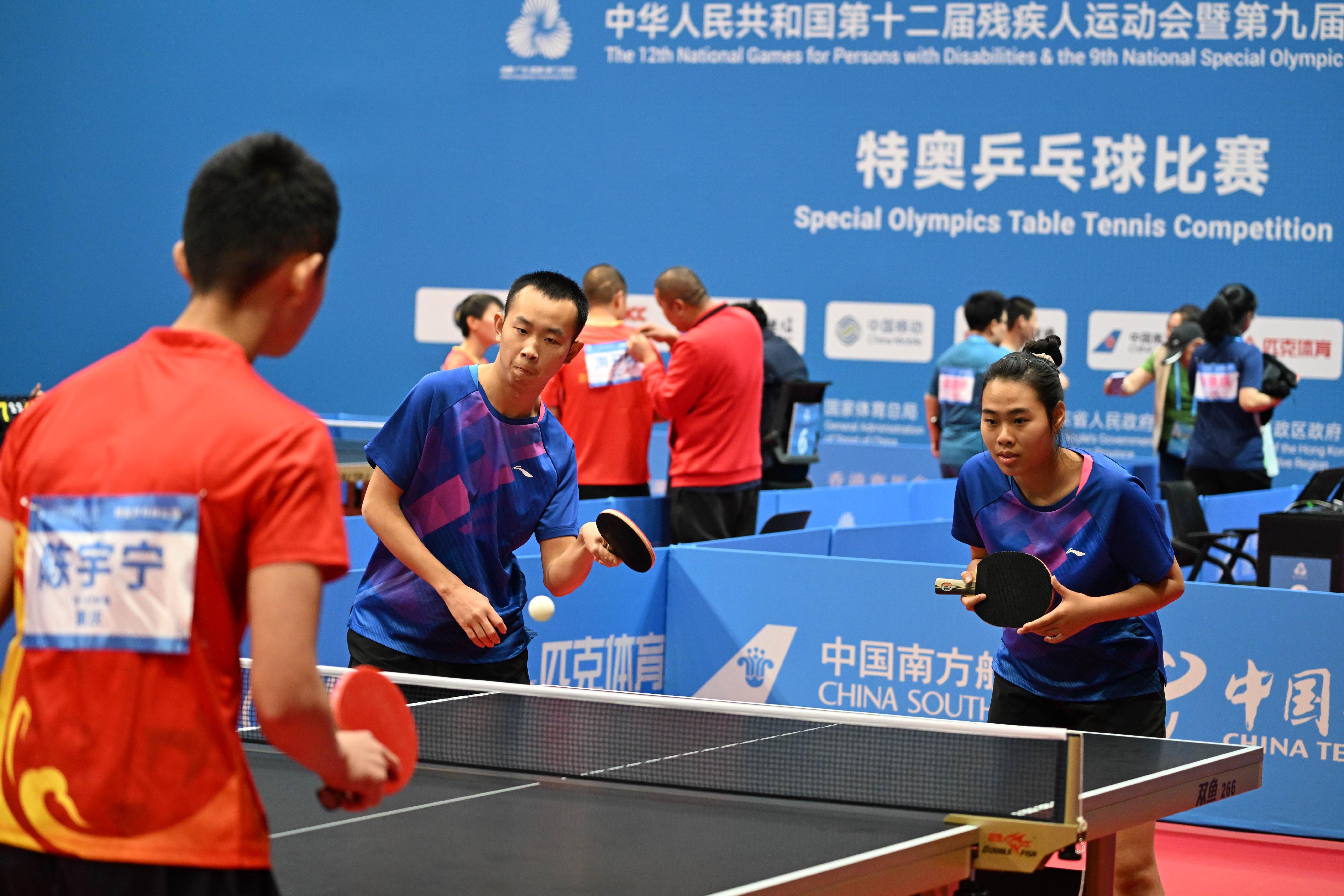 The National Special Olympic Games table tennis competition of the 12th National Games for Persons with Disabilities and the 9th National Special Olympic Games was held today (December 8) at Tsuen Wan Sports Centre. Photo shows athletes competing in the mixed doubles event.