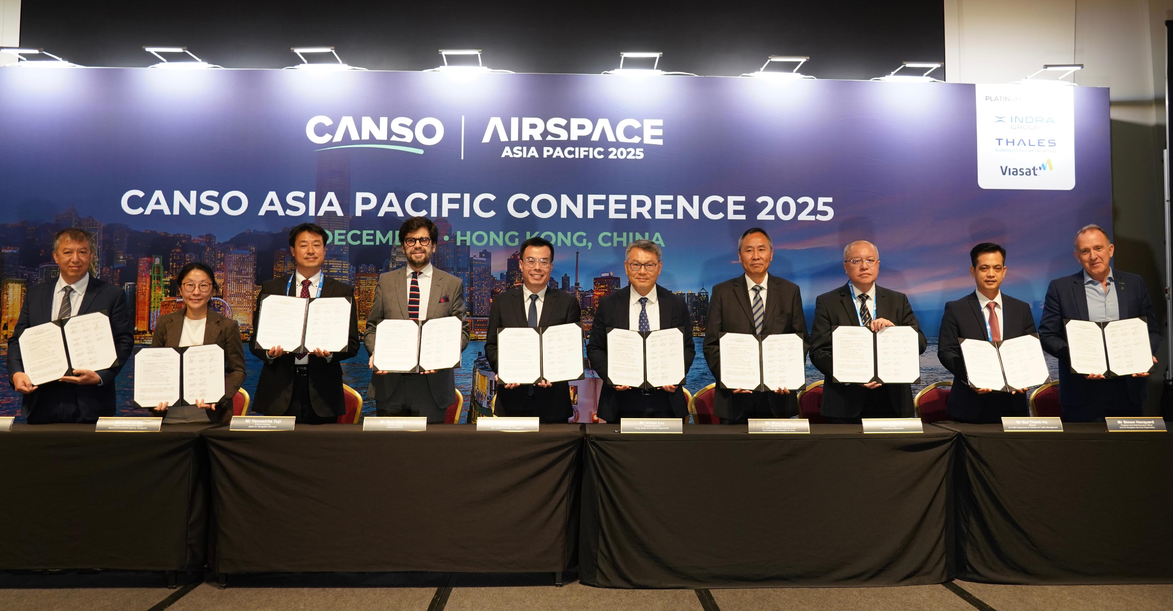 The Director-General of Civil Aviation, Mr Victor Liu (fifth right), and the Director of the Hong Kong Observatory, Dr Chan Pak-wai (third right), signed a Letter of Intent on "Strengthening Aviation Meteorology Collaboration" with representatives of the Asia-Pacific region and Europe at the Civil Air Navigation Services Organisation Asia Pacific Conference 2025 on December 8.