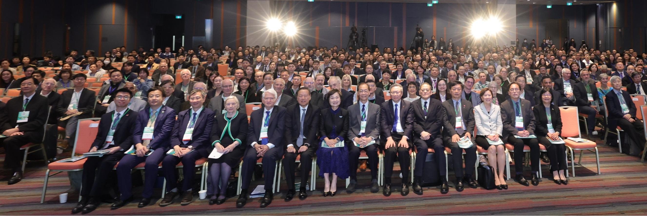 The Research Grants Council today (December 11) held its inaugural Research Summit to highlight the research impacts and achievements of Hong Kong's higher education and deepen international exchanges and co-operation. Photo shows attendees of the Summit.