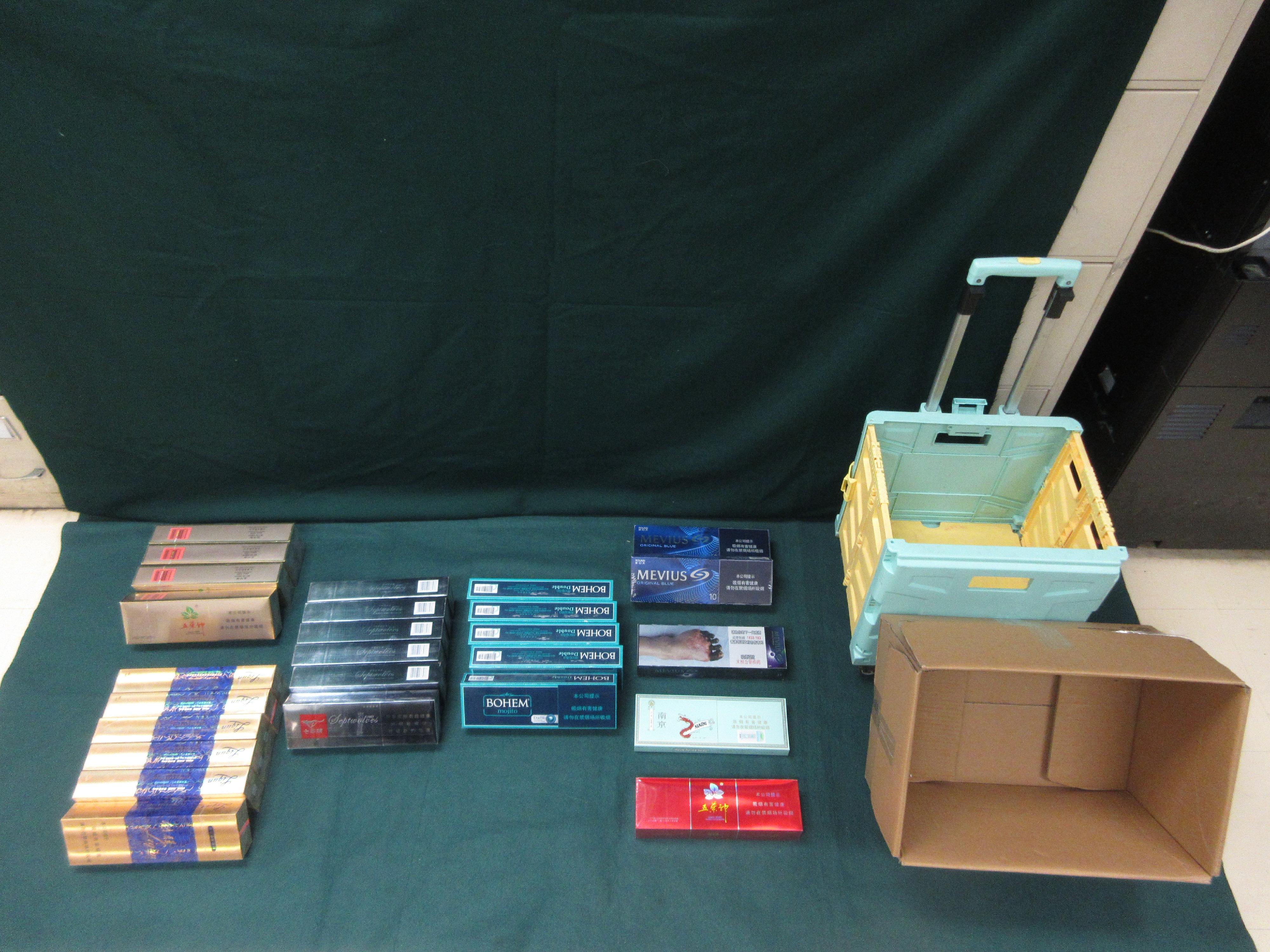 A 33-year-old incoming female passenger was sentenced to six weeks' imprisonment and fined $2,000 by the Fanling Magistrates' Courts today (December 11) for possessing duty-not-paid cigarettes and failing to declare them to Customs officers, in contravention of the Dutiable Commodities Ordinance. Photo shows the duty-not-paid cigarettes seized.
