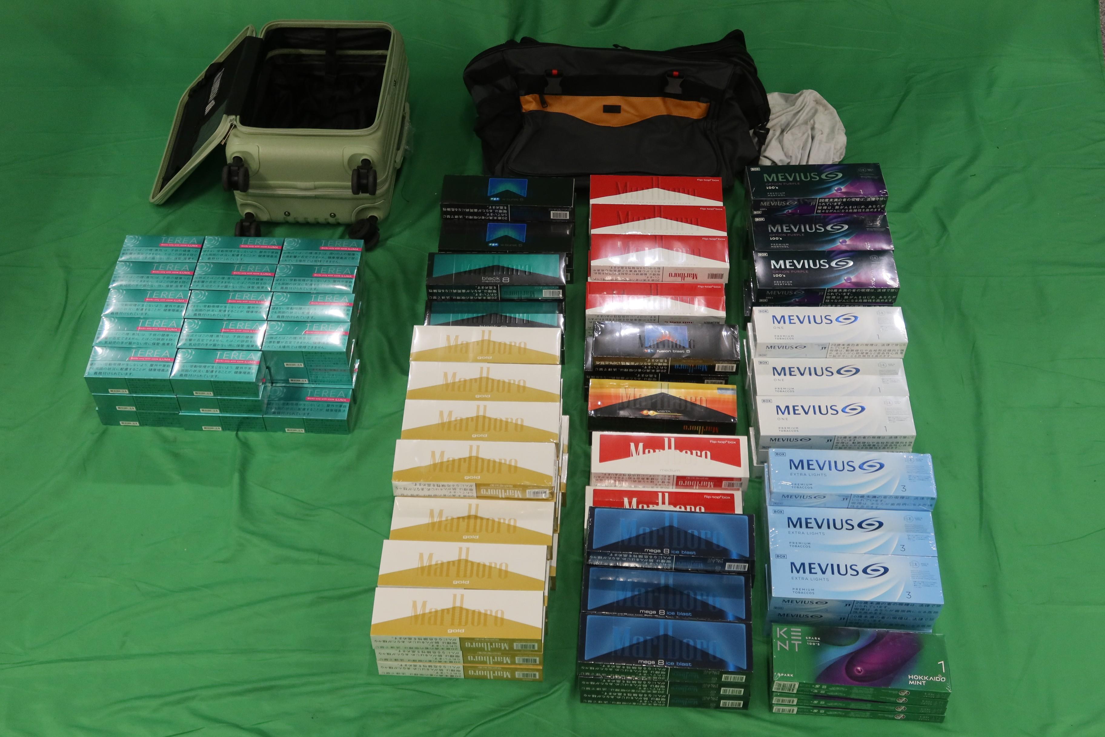 A 34-year-old incoming female passenger was sentenced to three months' imprisonment and fined $1,000 at the West Kowloon Magistrates' Courts today (December 11) for dealing with duty-not-paid cigarettes, failing to declare them to Customs officers, as well as importing alternative smoking products, in contravention of the Dutiable Commodities Ordinance and Import and Export Ordinance. Photo shows the duty-not-paid cigarettes and alternative smoking products seized.



