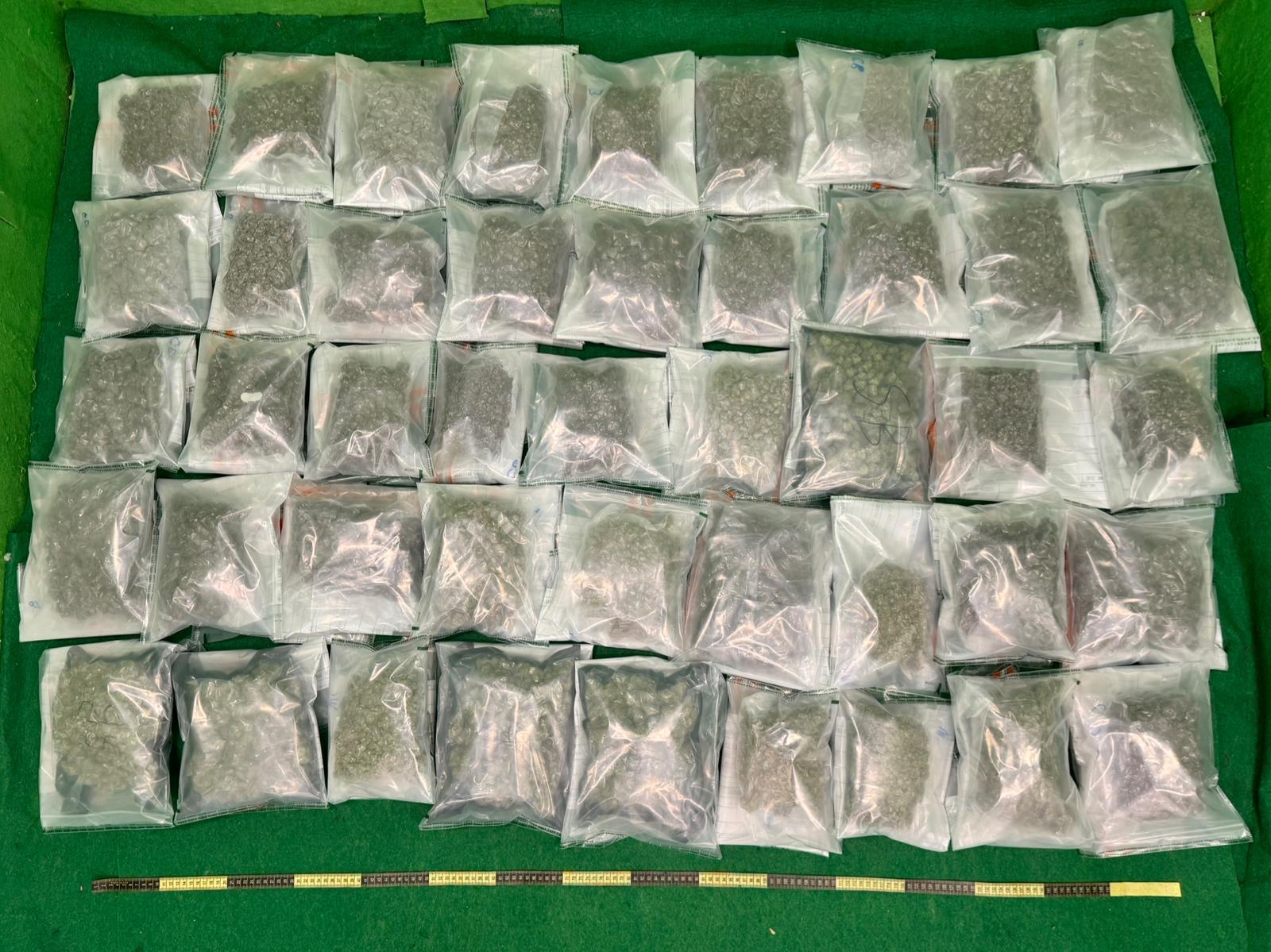 Hong Kong Customs yesterday (December 10) detected a drug trafficking case involving baggage concealment at Hong Kong International Airport. About 13.5 kilograms of suspected cannabis buds with an estimated market value of about $2.7 million were seized. Photo shows the suspected cannabis buds seized.
