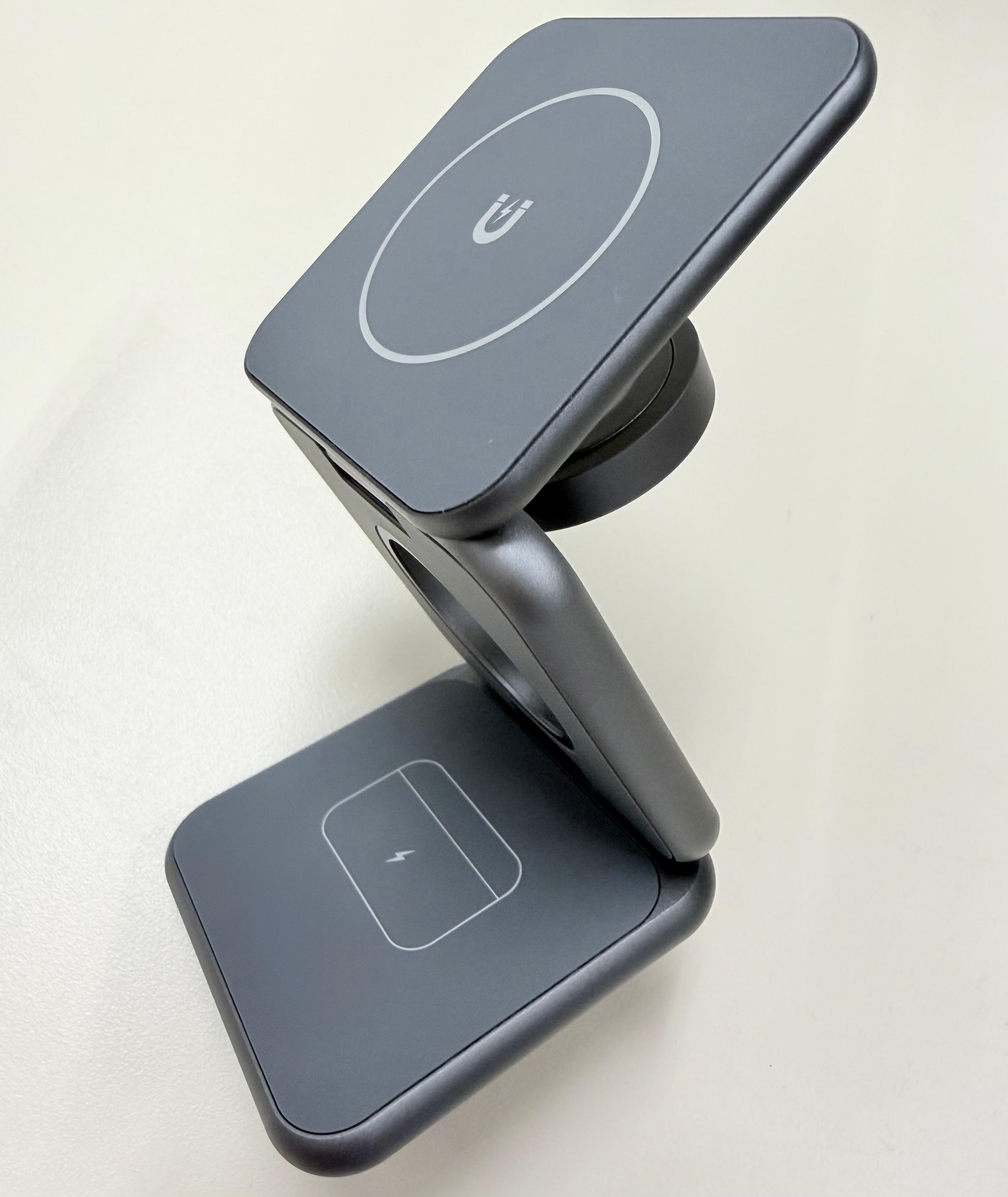 Hong Kong Customs today (December 12) alerted members of the public to a potential thermal burn injury posed by one model of a magnetic wireless charging stand, and advised them to stop using the products. Photo shows the magnetic wireless charging stand concerned.
