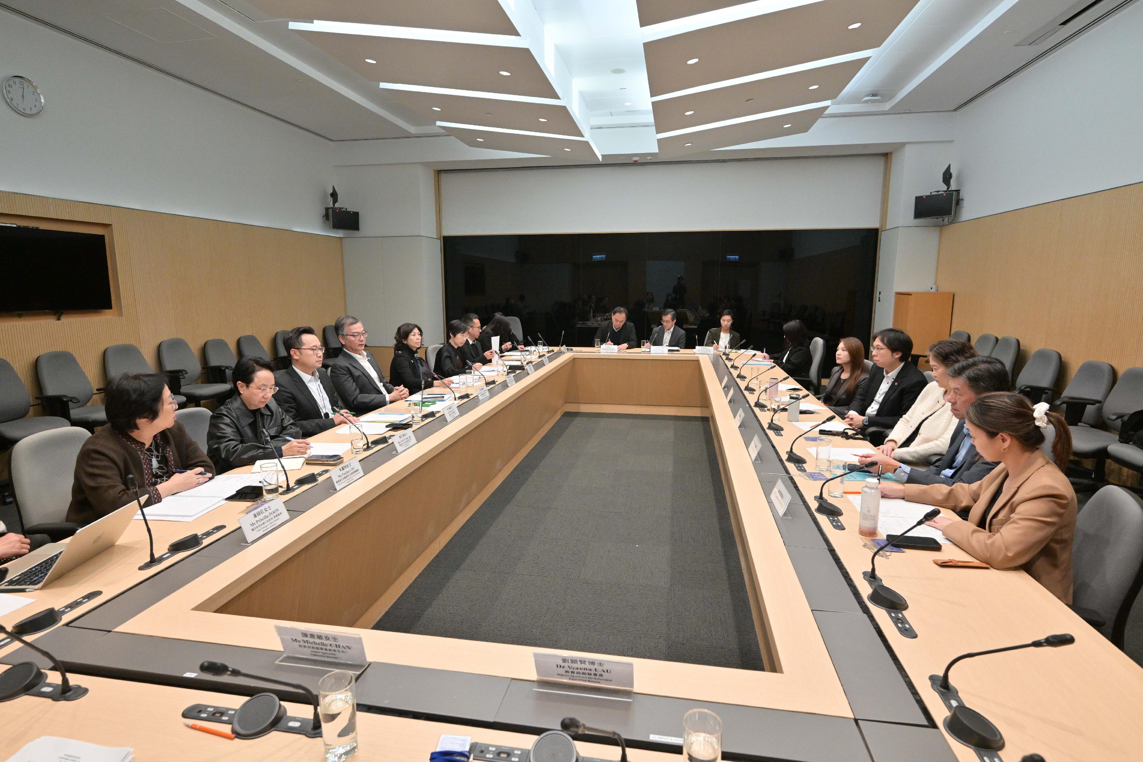 The Chairman of the Advisory Committee on Mental Health (ACMH), Dr Lam Ching-choi (fourth left), chairs a meeting of the Task Force on Mental Health Support following the Tai Po fire under ACMH this afternoon (December 12).