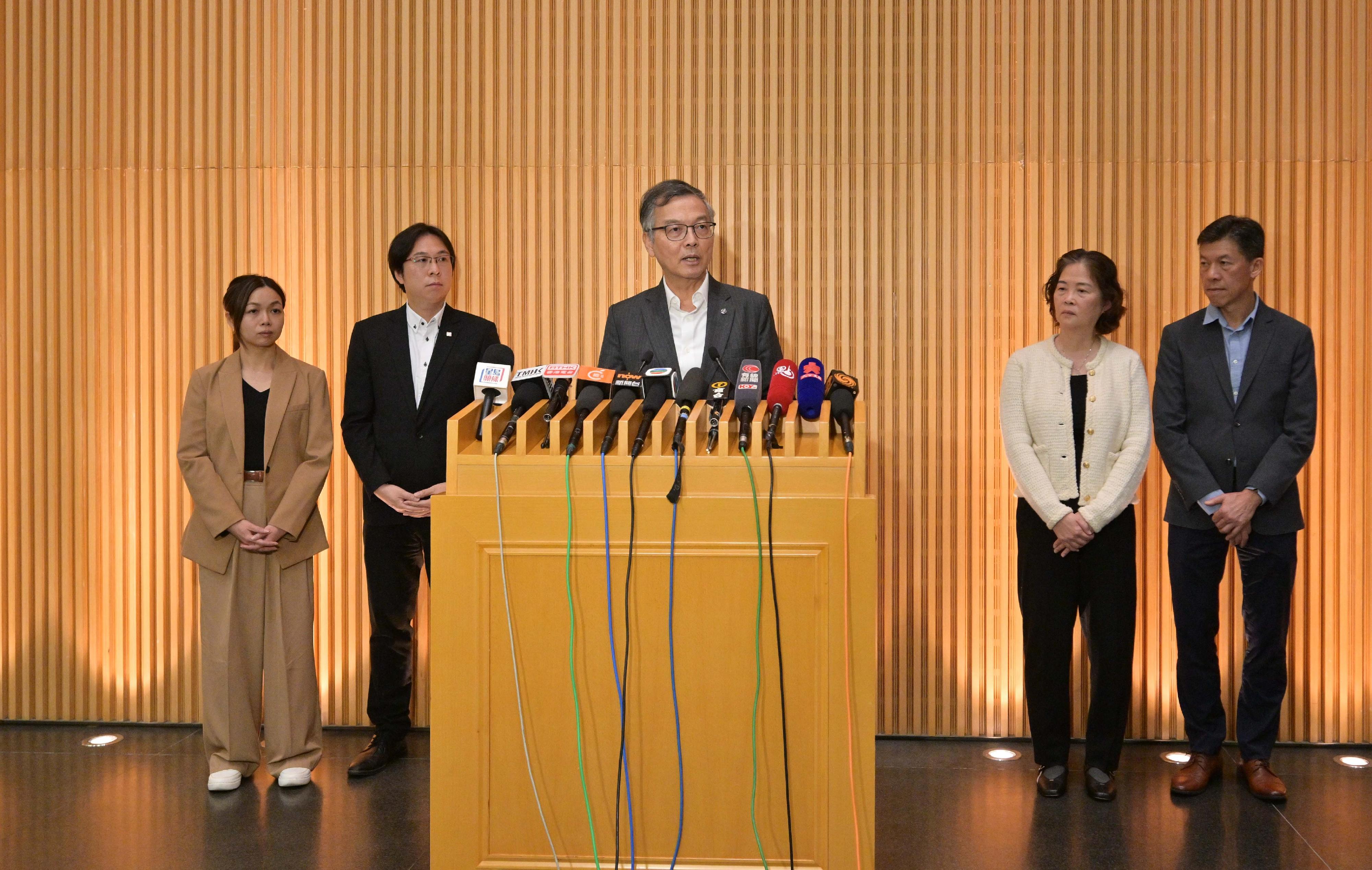 The Chairman of the Advisory Committee on Mental Health (ACMH), Dr Lam Ching-choi (centre), together with members of the Task Force on Mental Health Support following the Tai Po fire under ACMH, meet the media after the meeting today (December 12) on the mental health support measures for families and citizens affected by the fire.