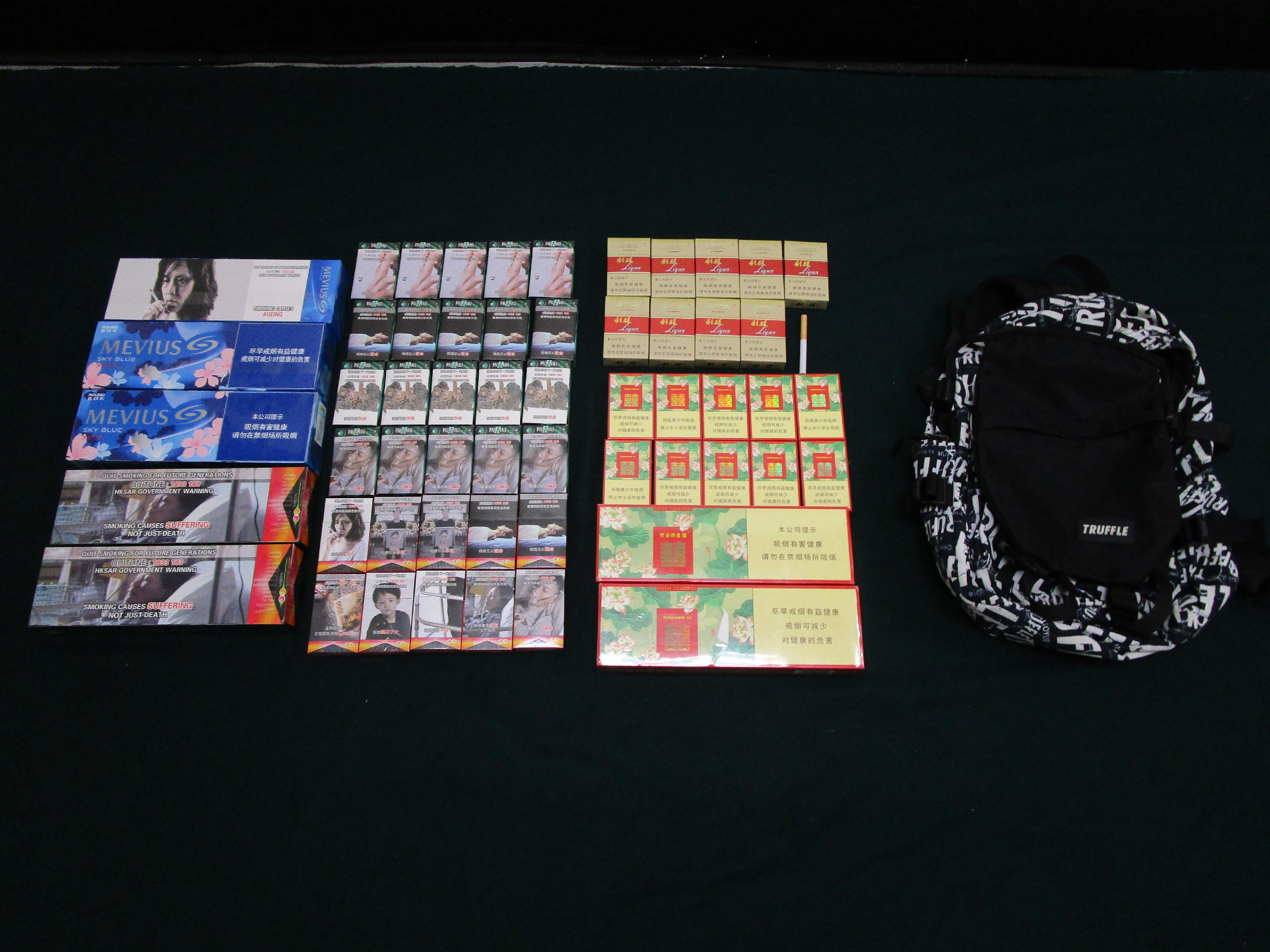 A 40-year-old incoming male passenger was sentenced to six weeks' imprisonment and fined $1,000 by the Fanling Magistrates' Courts today (December 12) for importing goods to which the Dutiable Commodities Ordinance (DCO) applies, possessing duty-not-paid cigarettes and failing to declare them to Customs officers, in contravention of the DCO. Photo shows the duty-not-paid cigarettes seized and the backpack used to conceal the duty-not-paid cigarettes.
