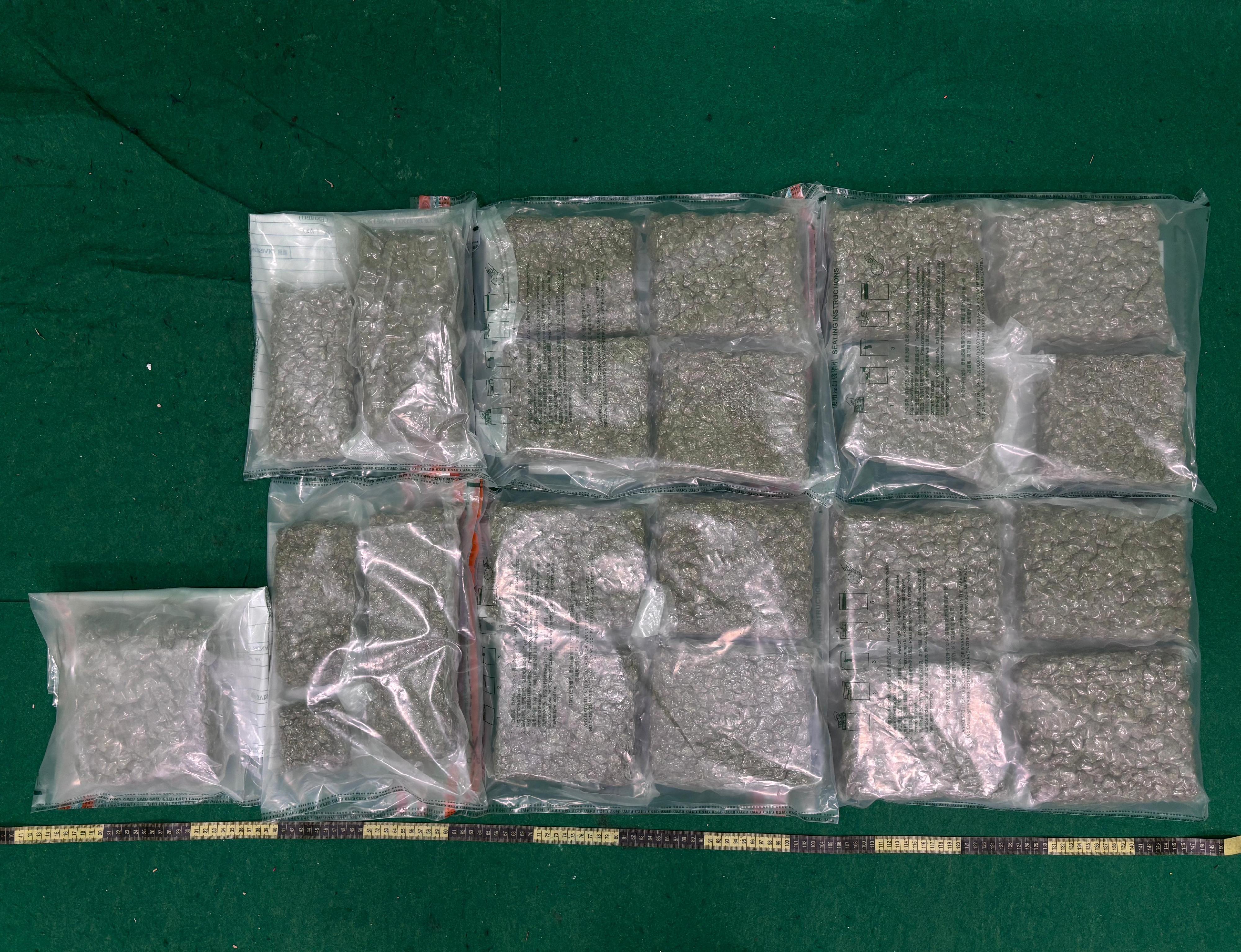 Hong Kong Customs yesterday (December 12) detected a drug trafficking case involving baggage concealment at Hong Kong International Airport and seized about 11 kilograms of suspected cannabis buds with an estimated market value of about $2.2 million. One man was arrested. Photo shows the suspected cannabis buds seized in the case.