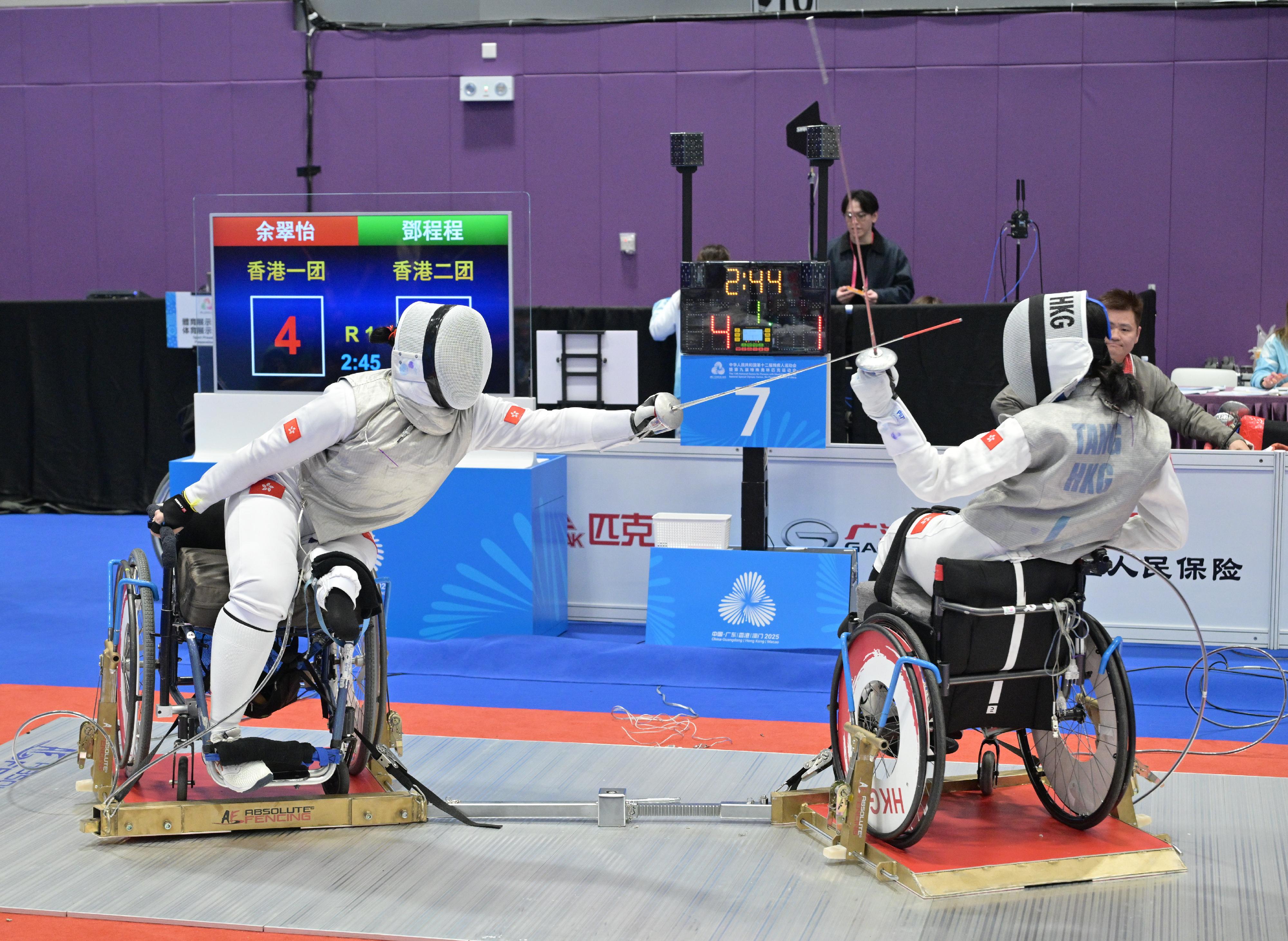 The women's foil individual (Category A and B) of the Hong Kong Jockey Club Trophy wheelchair fencing competition of the 12th National Games for Persons with Disabilities and the 9th National Special Olympic Games was held at Ma On Shan Sports Centre today (December 9). Photo shows athletes competing in the event.