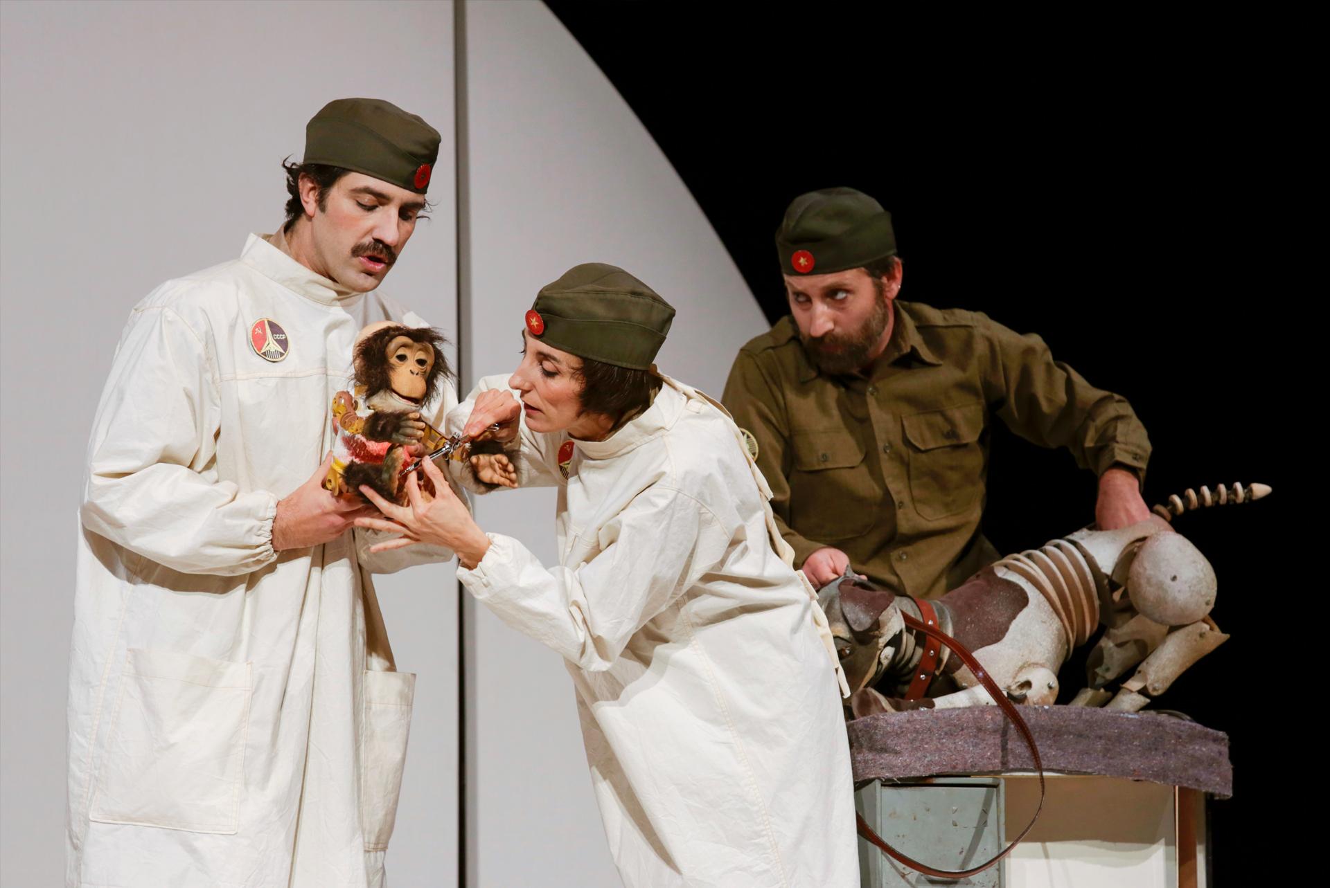 The Leisure and Cultural Services Department has invited Xirriquiteula Teatre from Spain to present multimedia theatre work "Laika" in Hong Kong next January. Photo shows a scene from "Laika". 