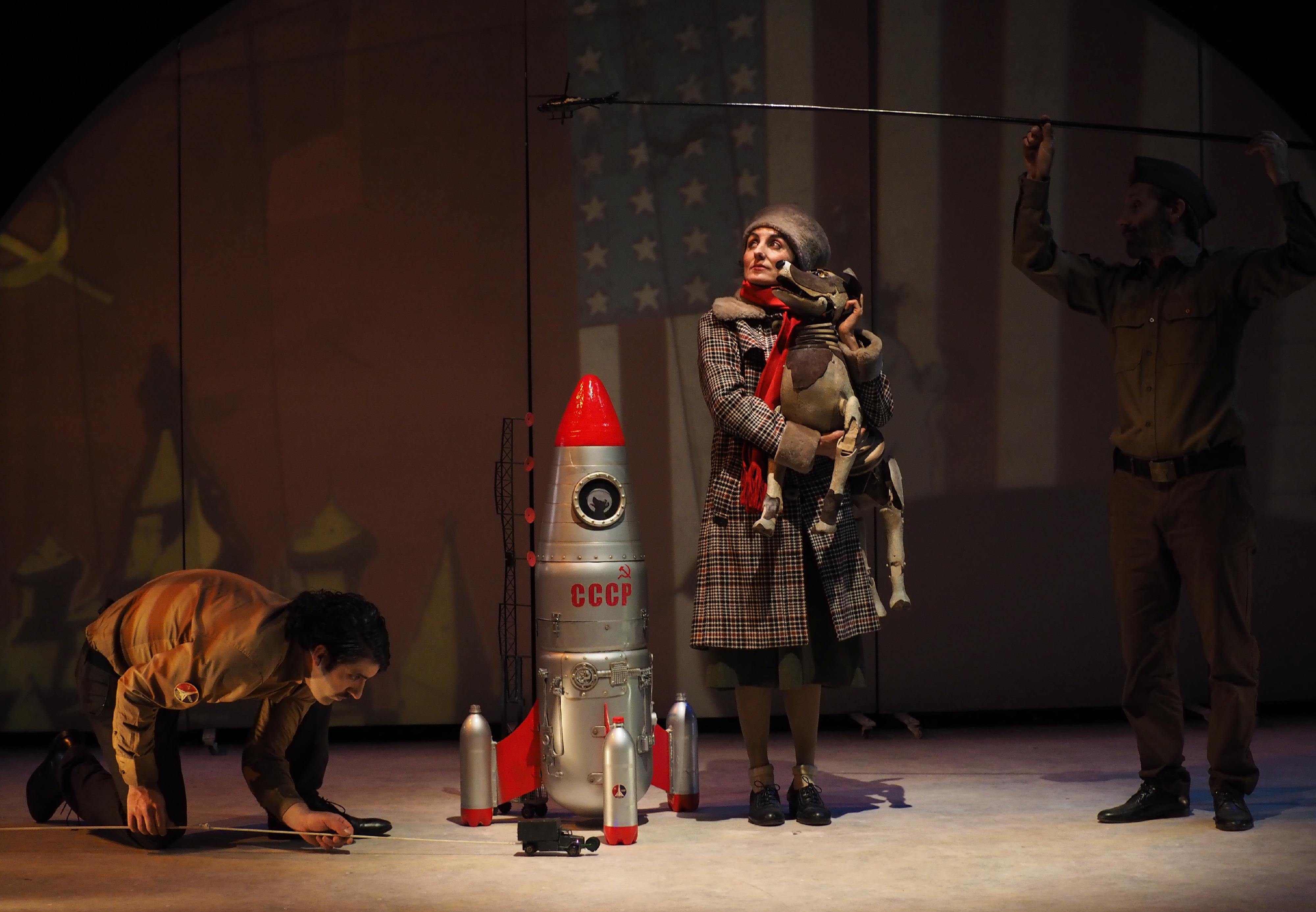 The Leisure and Cultural Services Department has invited Xirriquiteula Teatre from Spain to present multimedia theatre work "Laika" in Hong Kong next January. Photo shows a scene from "Laika". 