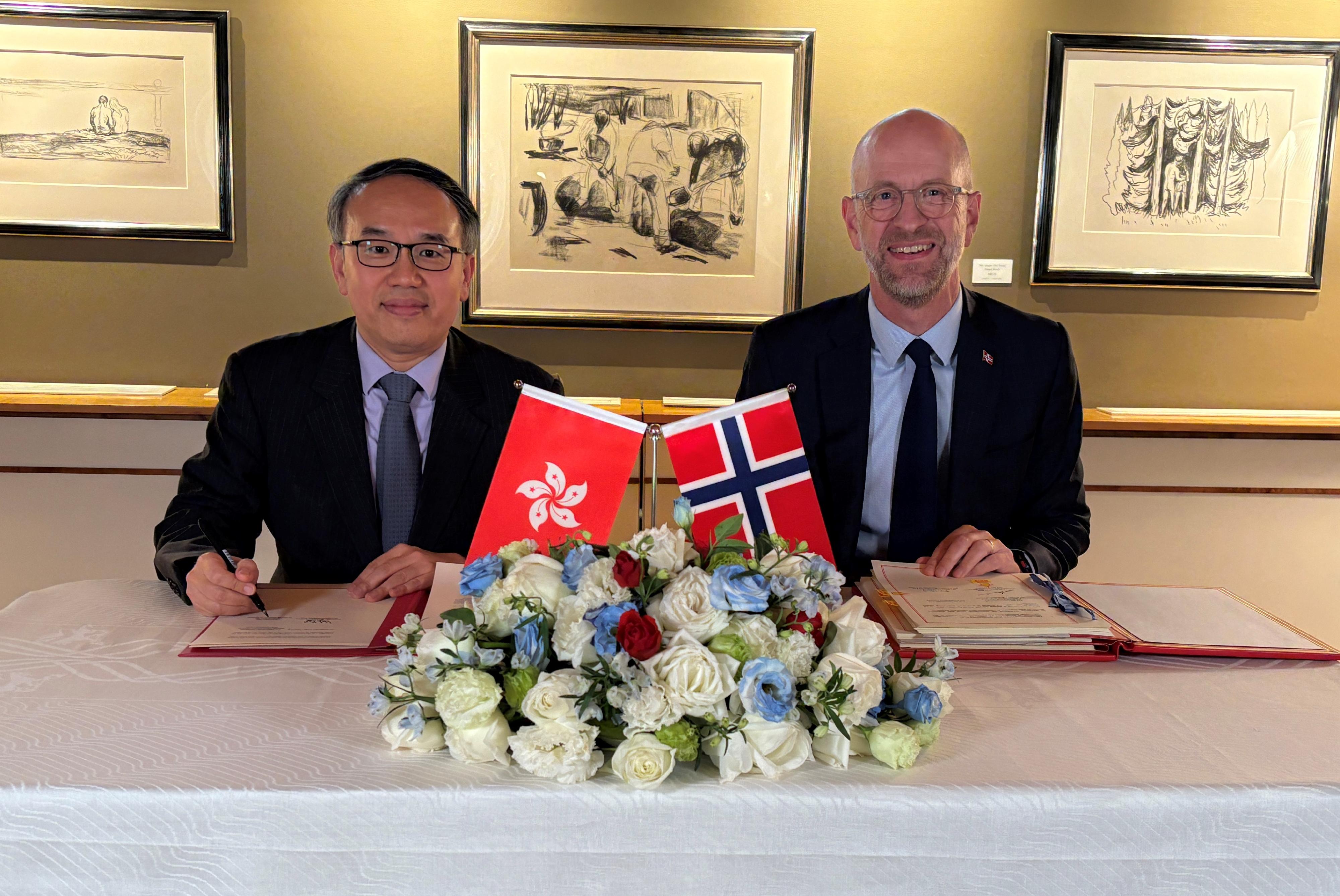 The Secretary for Financial Services and the Treasury, Mr Christopher Hui (left), and the Ambassador of Norway to China, Mr Vebj&oslash;rn Dysvik (right), sign on behalf of the Hong Kong Special Administrative Region Government and the Government of the Kingdom of Norway respectively a comprehensive avoidance of double taxation agreement in Beijing today (December 16).