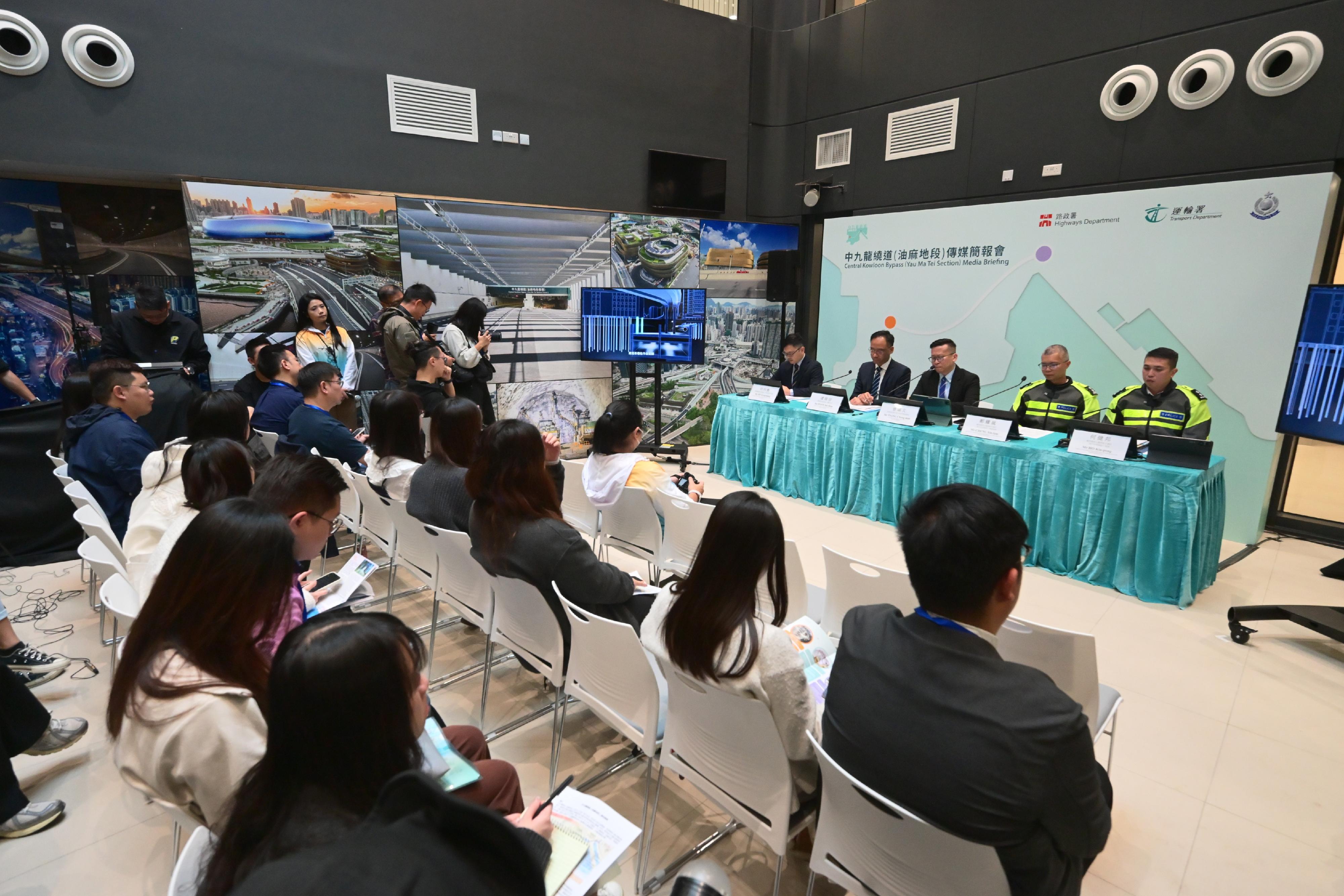 The Highways Department, the Transport Department and the Hong Kong Police Force held a joint press briefing today (December 16) at the Central Kowloon Bypass (Yau Ma Tei Section) (CKB (YMTS)) Administration Building. Photo shows the media receiving a briefing on the detailed arrangements for the commissioning of the CKB (YMTS).