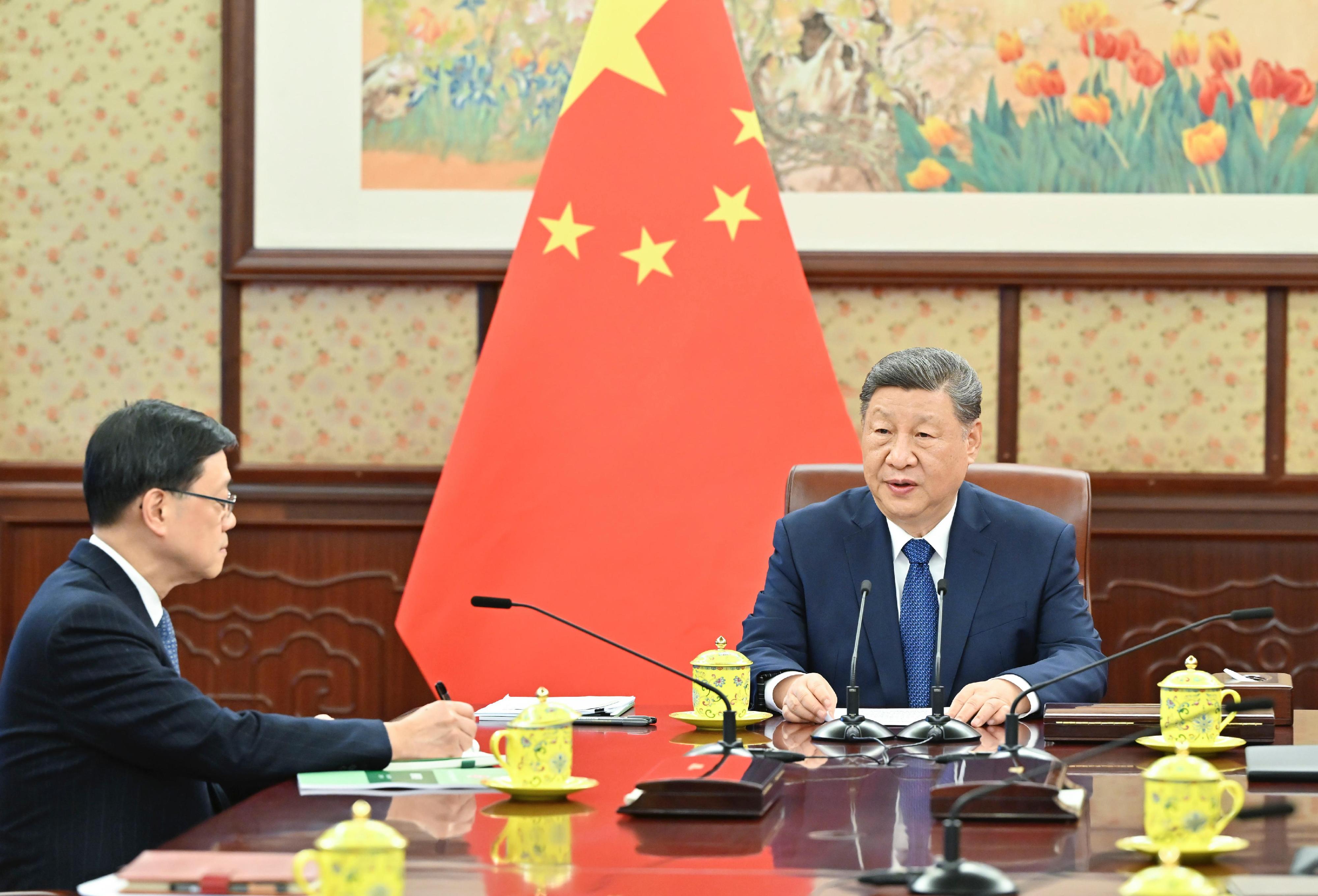 The Chief Executive, Mr John Lee (left), briefs President Xi Jinping (right) in Beijing today (December 16) on the latest economic, social and political situation in Hong Kong.