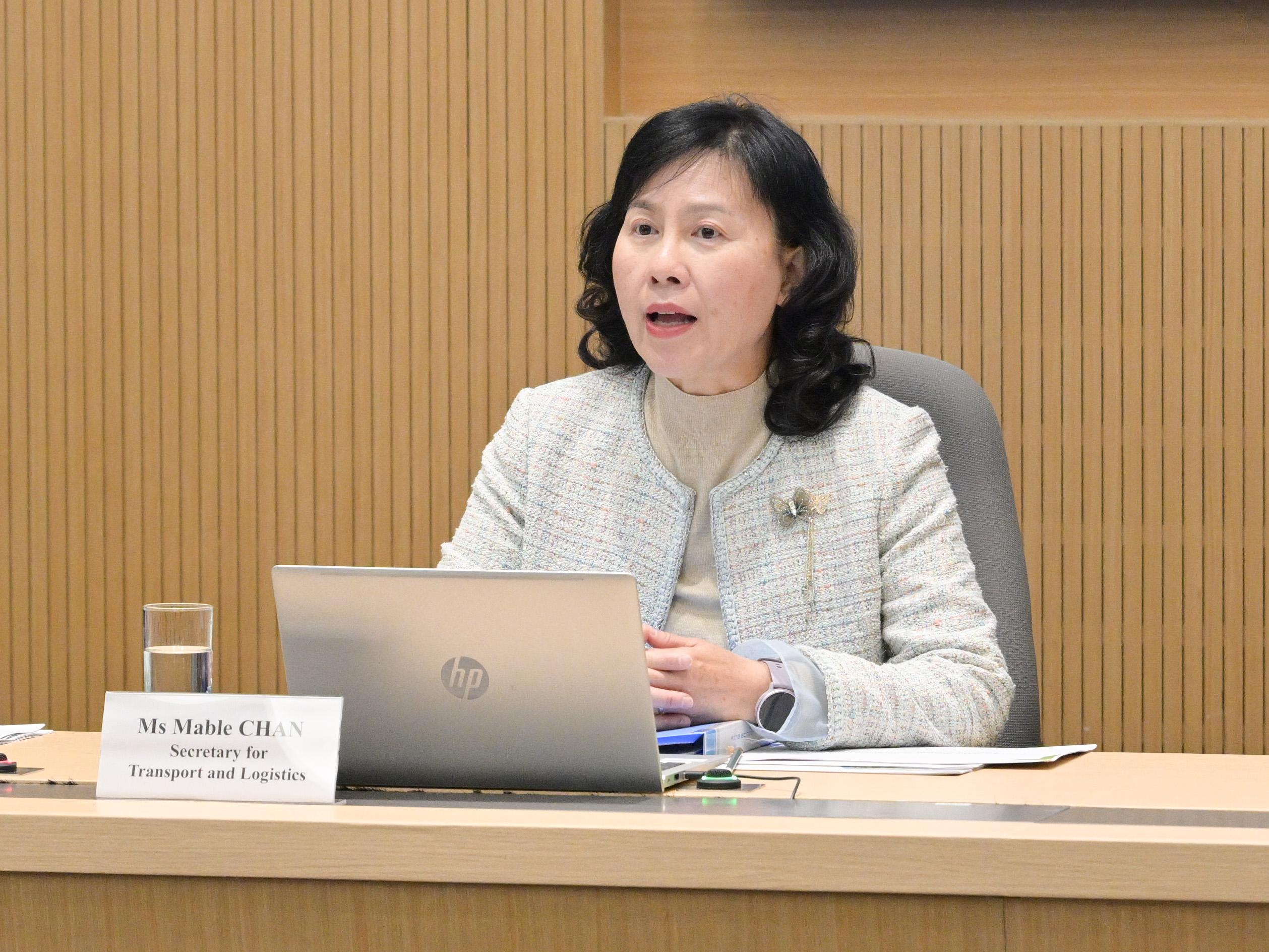 The Secretary for Transport and Logistics, Ms Mable Chan, today (December 17) chairs the first meeting of the Advisory Committee on Development of International Aviation Superhub.
