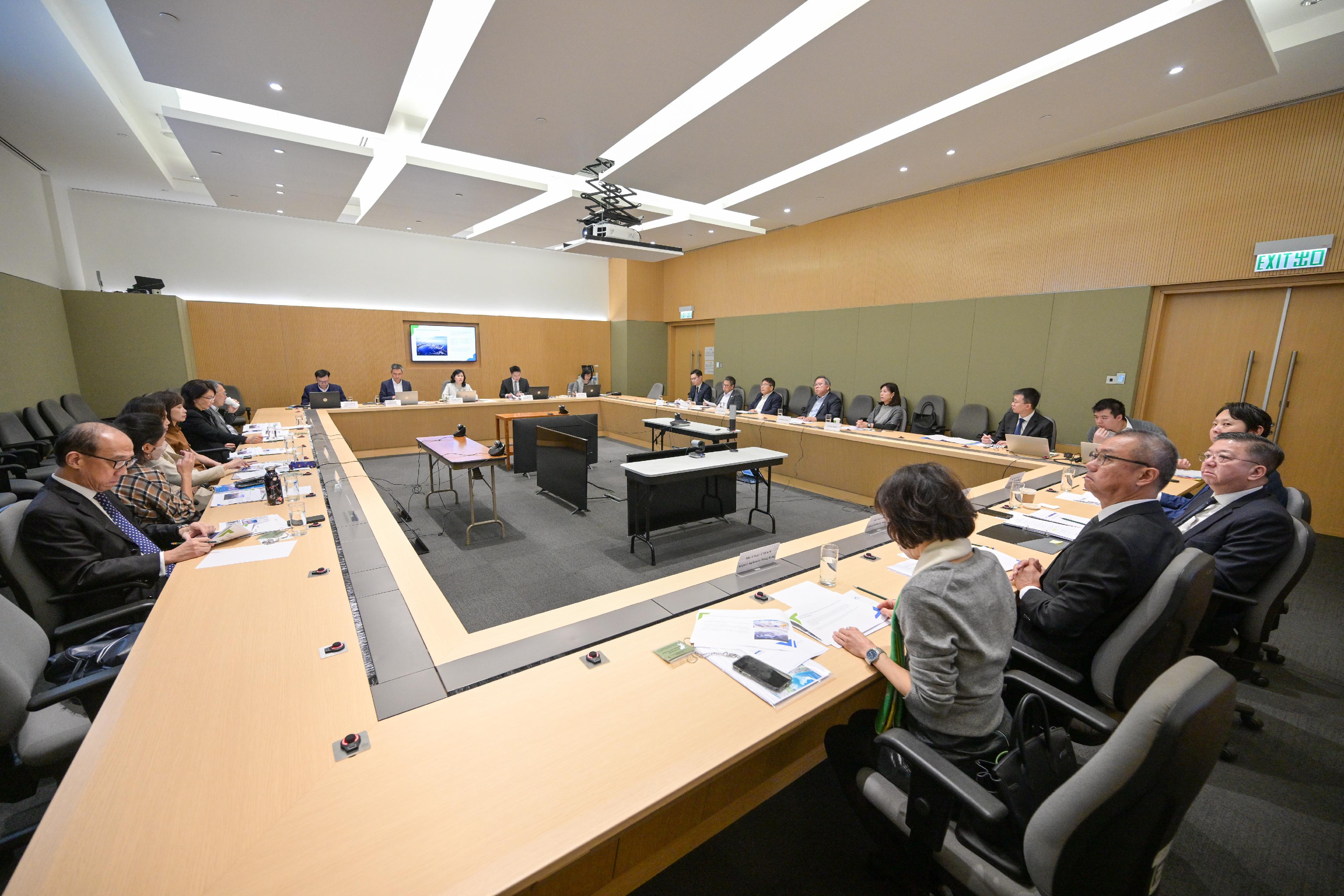 The Advisory Committee on Development of International Aviation Superhub, chaired by the Secretary for Transport and Logistics, Ms Mable Chan, convened its first meeting today (December 17).