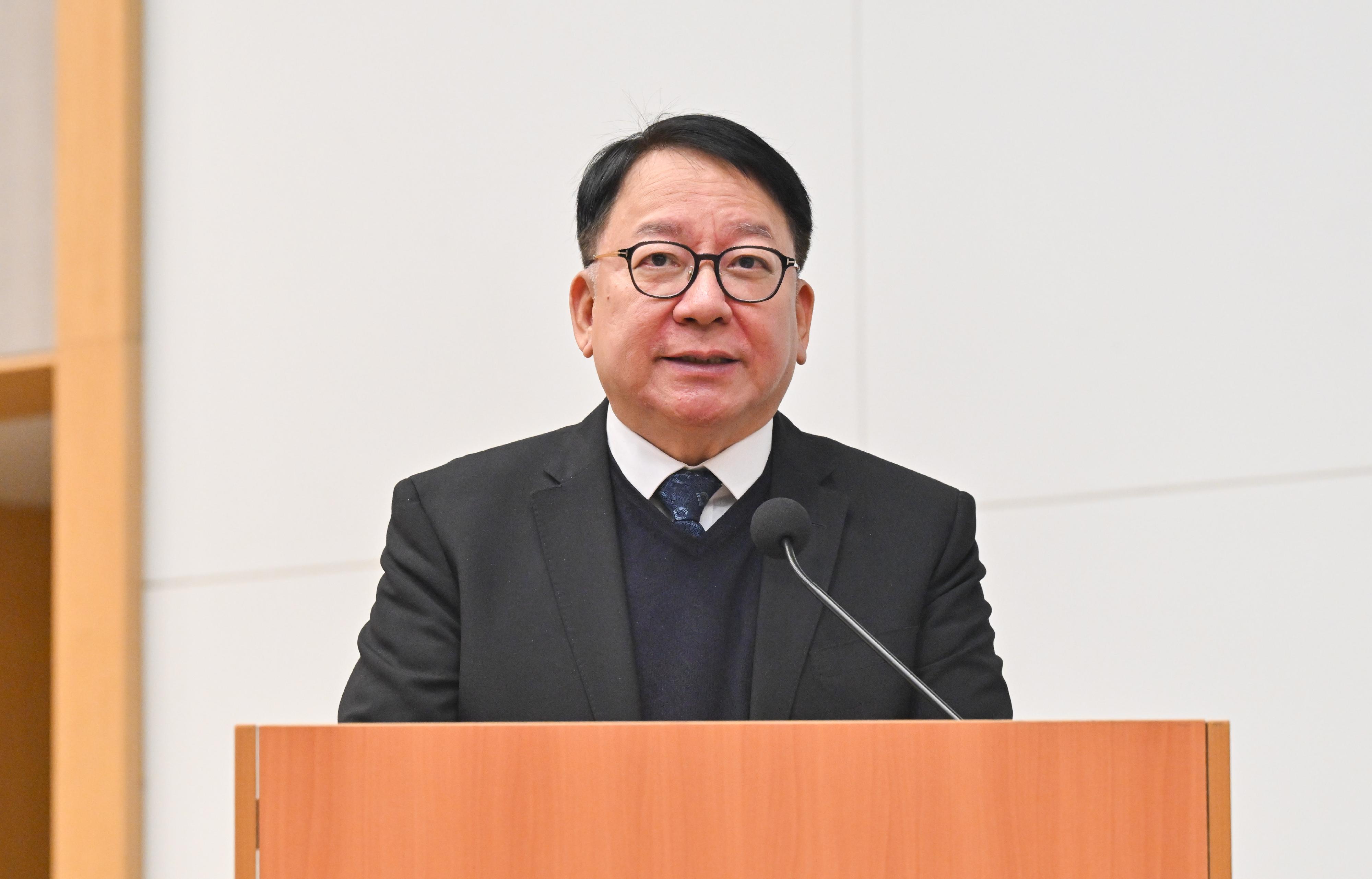 特區政府與第八屆立法會候任議員交流會今日(十二月十八日)舉行。圖示政務司司長陳國基致開場發言。