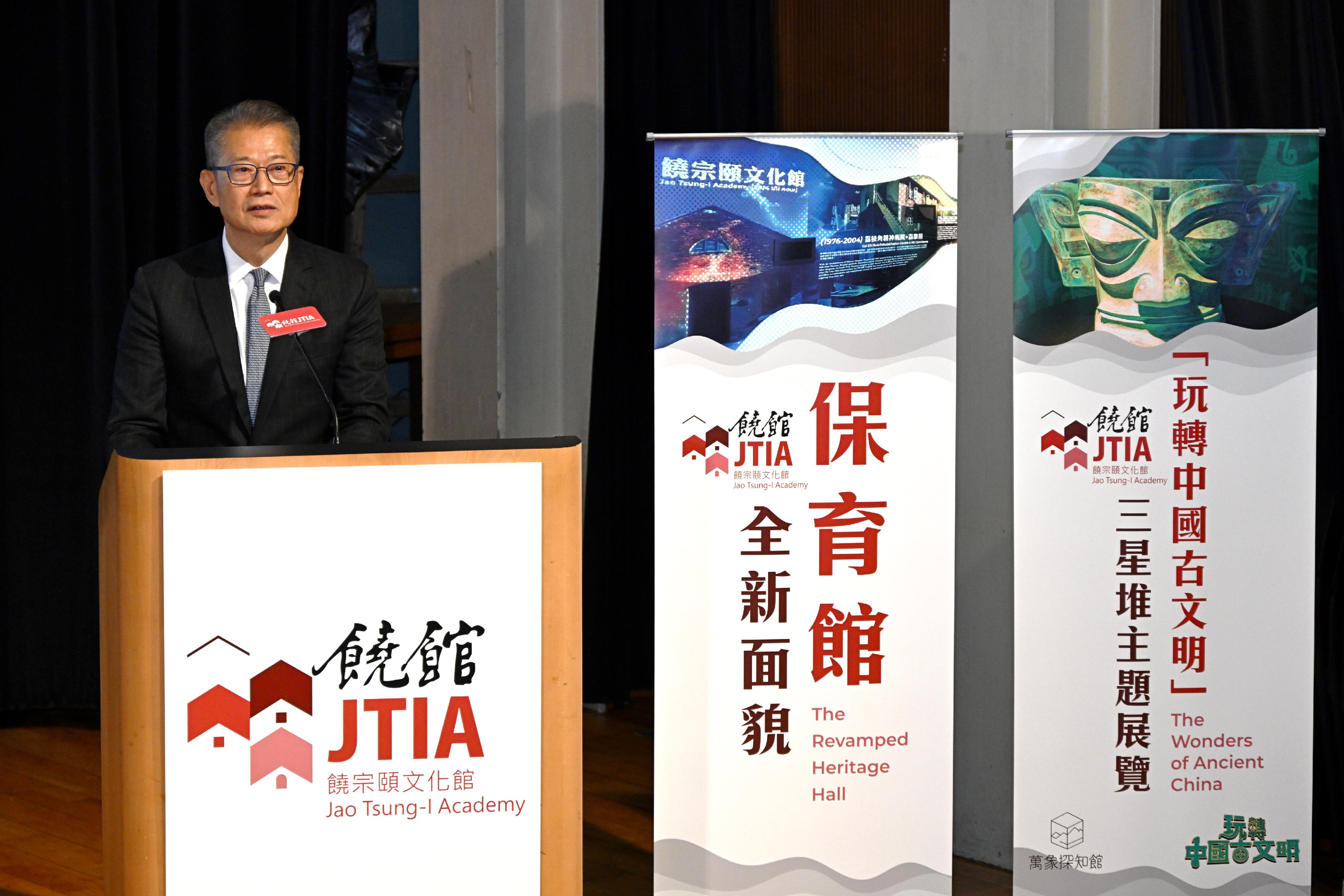 財政司司長陳茂波今日(十二月十八日)在饒宗頤文化館保育館新貌暨「玩轉中國古文明」三星堆主題展覽開幕典禮致辭。