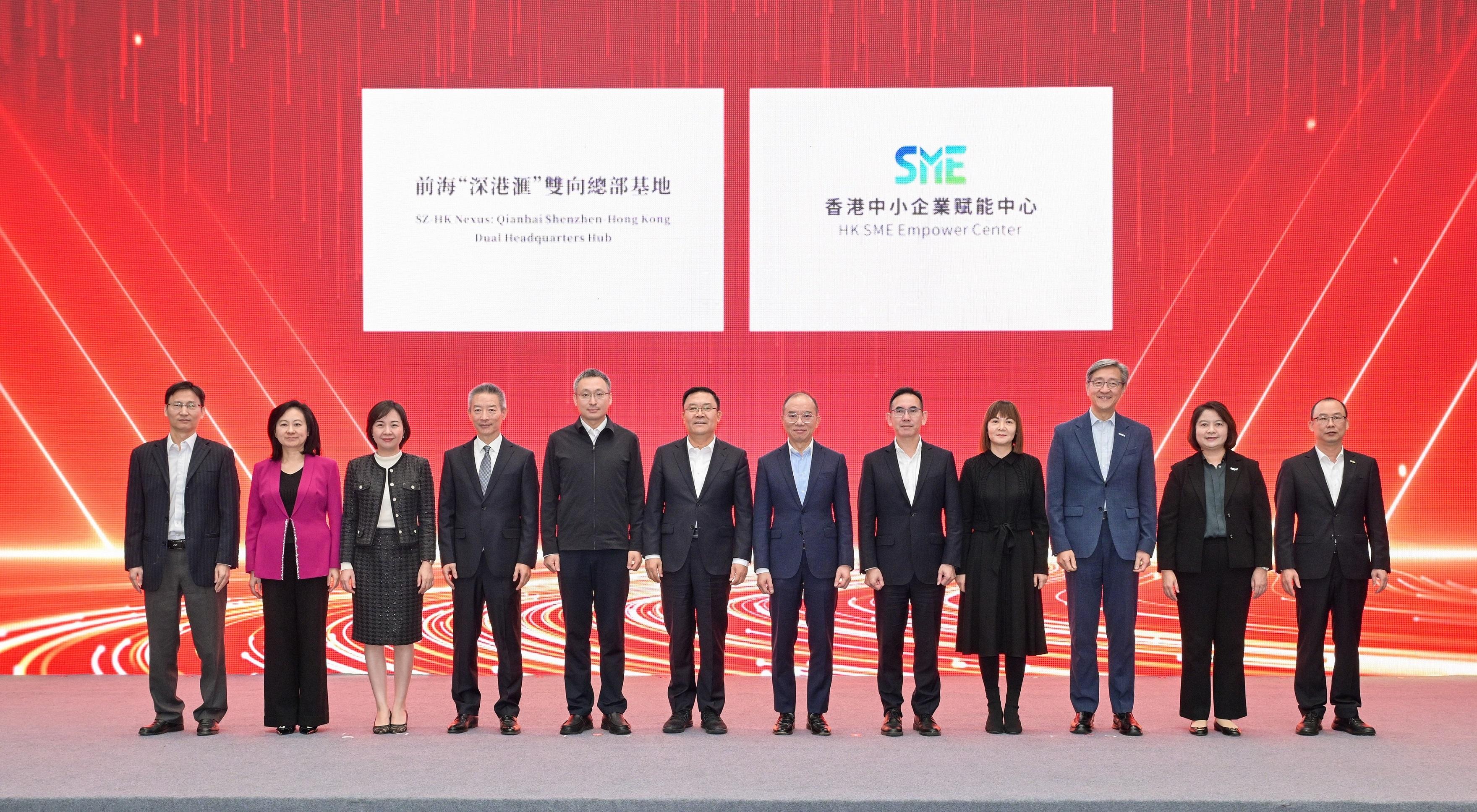 The Secretary for Constitutional and Mainland Affairs, Mr Erick Tsang Kwok-wai, and member of the Standing Committee of the CPC Shenzhen Municipal Committee and Director General of the Authority of Qianhai Shenzhen-Hong Kong Modern Service Industry Co-operation Zone of Shenzhen Municipality, Mr Wang Shourui, leading representatives of relevant bureaux and departments of the Hong Kong Special Administrative Region Government and the delegation of the Shenzhen Municipal Government respectively, held the second meeting of the Task Force on the Development of the Qianhai Shenzhen-Hong Kong Modern Service Industry Co-operation Zone in Shenzhen today (December 18). Photo shows Mr Tsang (sixth right), Mr Wang (sixth left), and officials from both Hong Kong and Shenzhen and representatives of relevant organisations officiating at the inauguration ceremony of “’SZ-HK Nexus’: Qianhai Shenzhen-Hong Kong Dual Headquarters Hub” project and “HK SME Empower Centre” project.