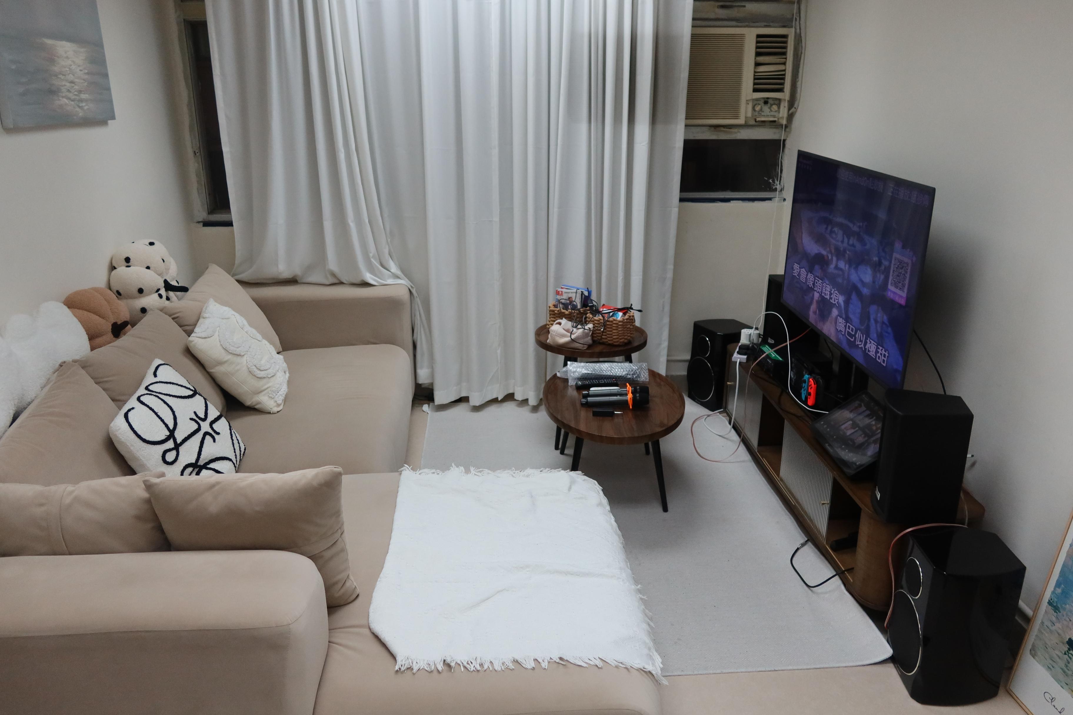 Hong Kong Customs mounted a territory-wide enforcement operation codenamed "Magpie" between December 3 and 10 to combat illegal activities involving party room operators providing infringing karaoke songs to customers in the course of business. Photo shows a party room in Kwun Tong raided by Customs officers.