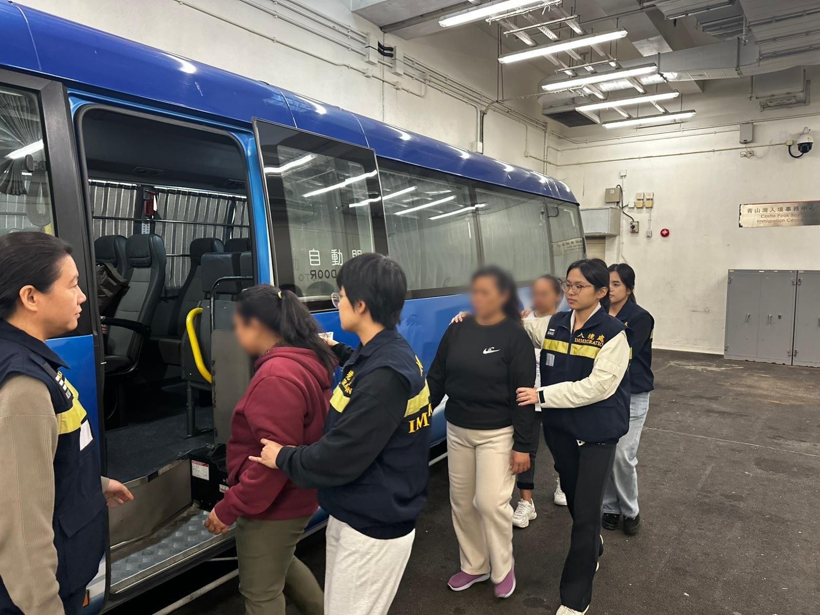The Immigration Department (ImmD) carried out repatriation operations codenamed "Shield" for five consecutive days from December 15 to today (December 19). A total of 77 unsubstantiated non-refoulement claimants were repatriated to their places of origin. Photo shows removees being escorted by ImmD officers to proceed from the detention place to the airport.