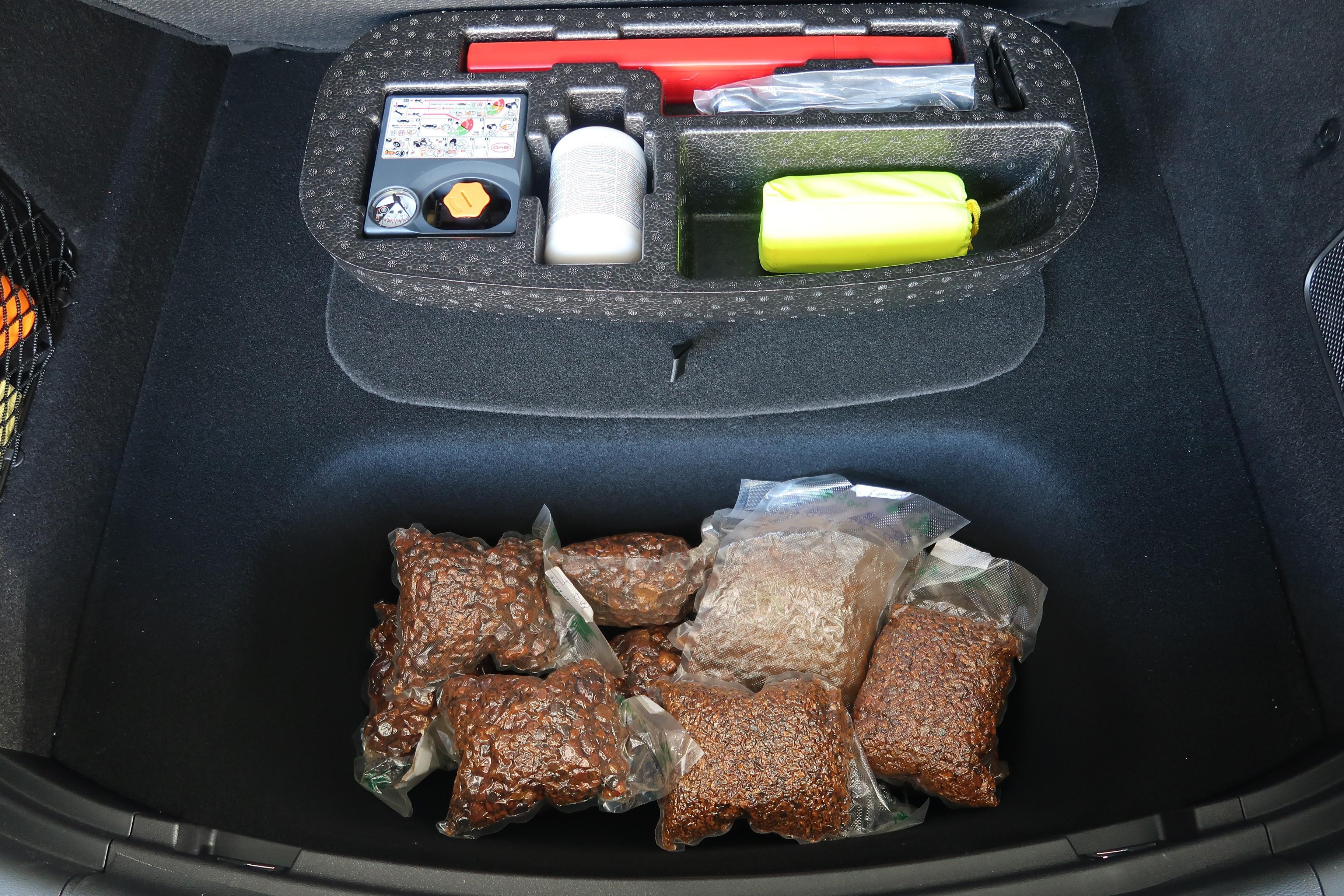 Hong Kong Customs today (December 20) detected a suspected smuggling case involving a private car at the Heung Yuen Wai Boundary Control Point and seized 12 kilograms suspected smuggled Cattle Gallstones with a total estimated market value of about $13.78 million. Photo shows the suspected smuggled Cattle Gallstones seized from the rear trunk of the private car.