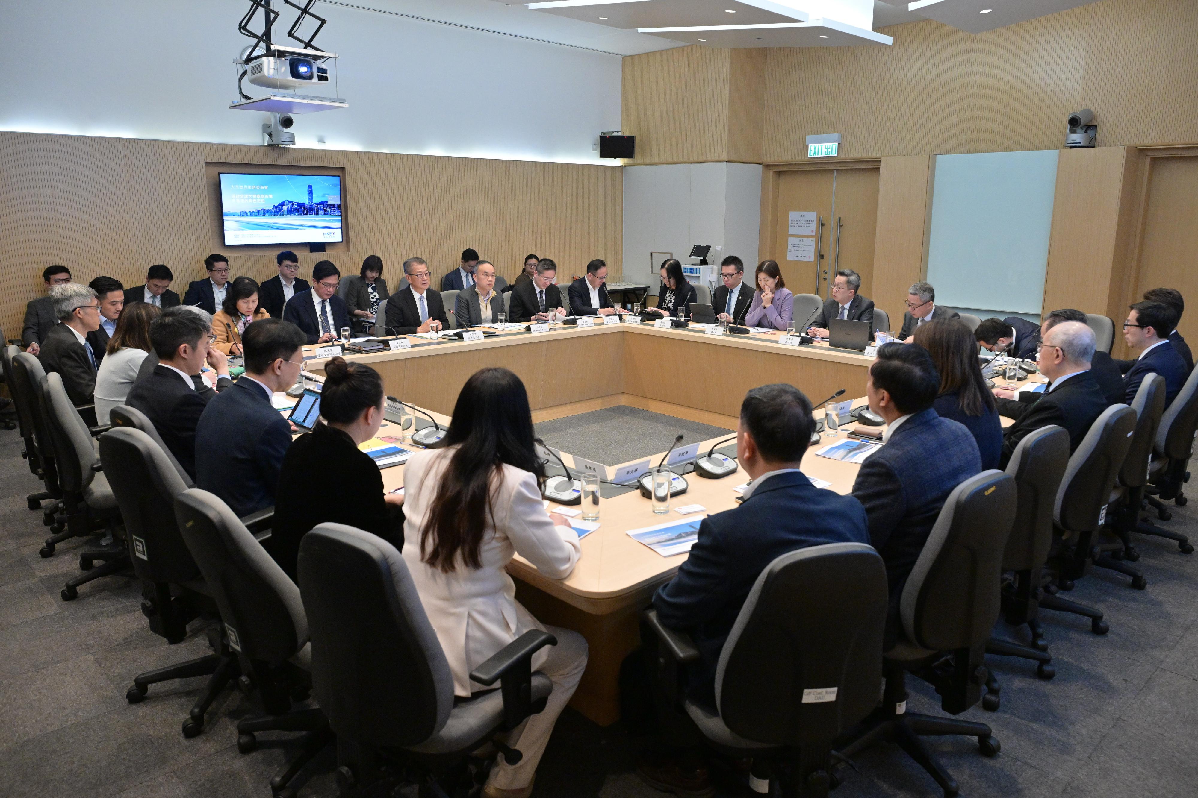 The Strategic Committee on Commodities, chaired by the Financial Secretary, Mr Paul Chan, held its first meeting today (December 22).
