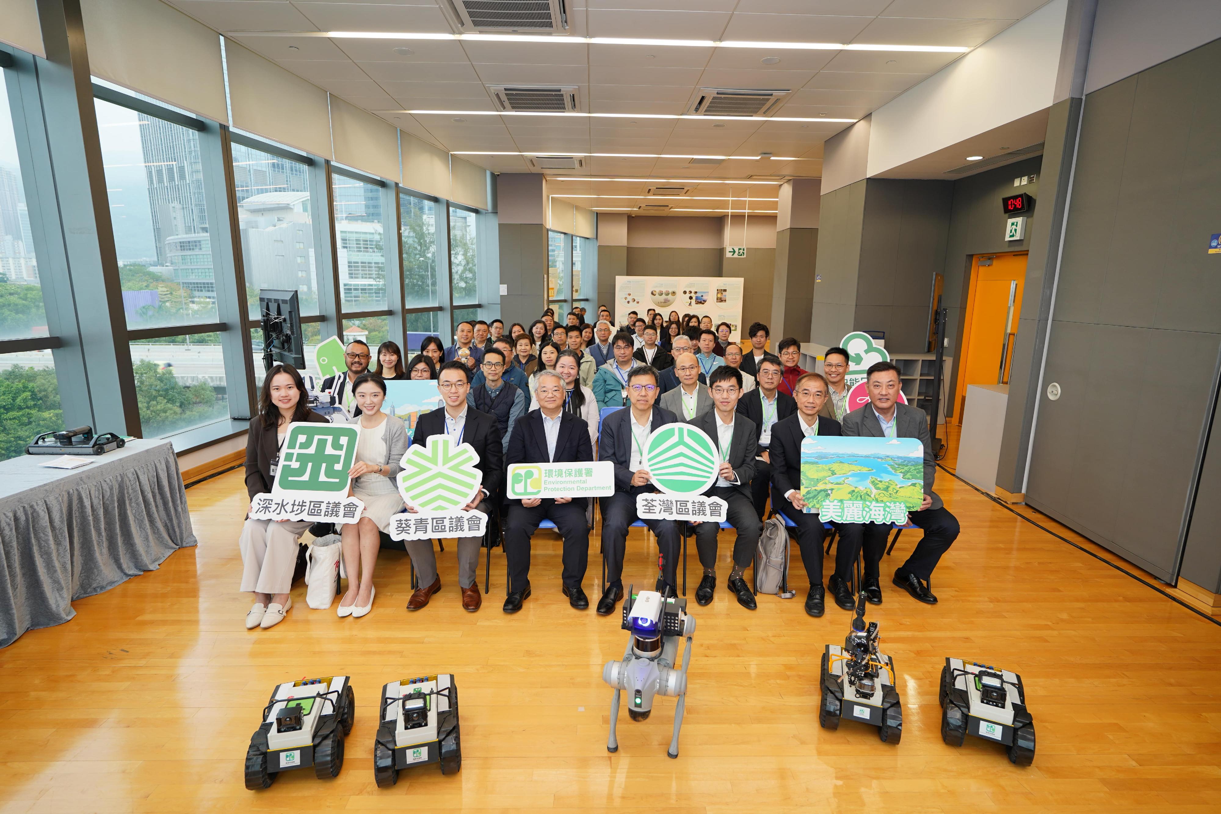 The Director of Environmental Protection, Dr Samuel Chui, today (December 22) conducted a site inspection with District Council members from Tsuen Wan, Kwai Tsing, and Sham Shui Po to review the outcomes of improvements to nearshore water quality and odour in the Tsuen Wan, Kwai Tsing and Sham Shui Po areas. Photo shows Dr Chui (front row, fourth left), the District Officer (Tsuen Wan), Mr Billy Au (front row, fourth right); the District Officer (Kwai Tsing), Mr Edric Leung (front row, third left); the Acting District Officers (Sham Shui Po), Miss Stella Wong (front row, first left) and Miss Agnes Chan (front row, second left); and the Acting Deputy Director of Environmental Protection, Dr Sunny Cheung (front row, second right); and District Council members attending the sharing session.