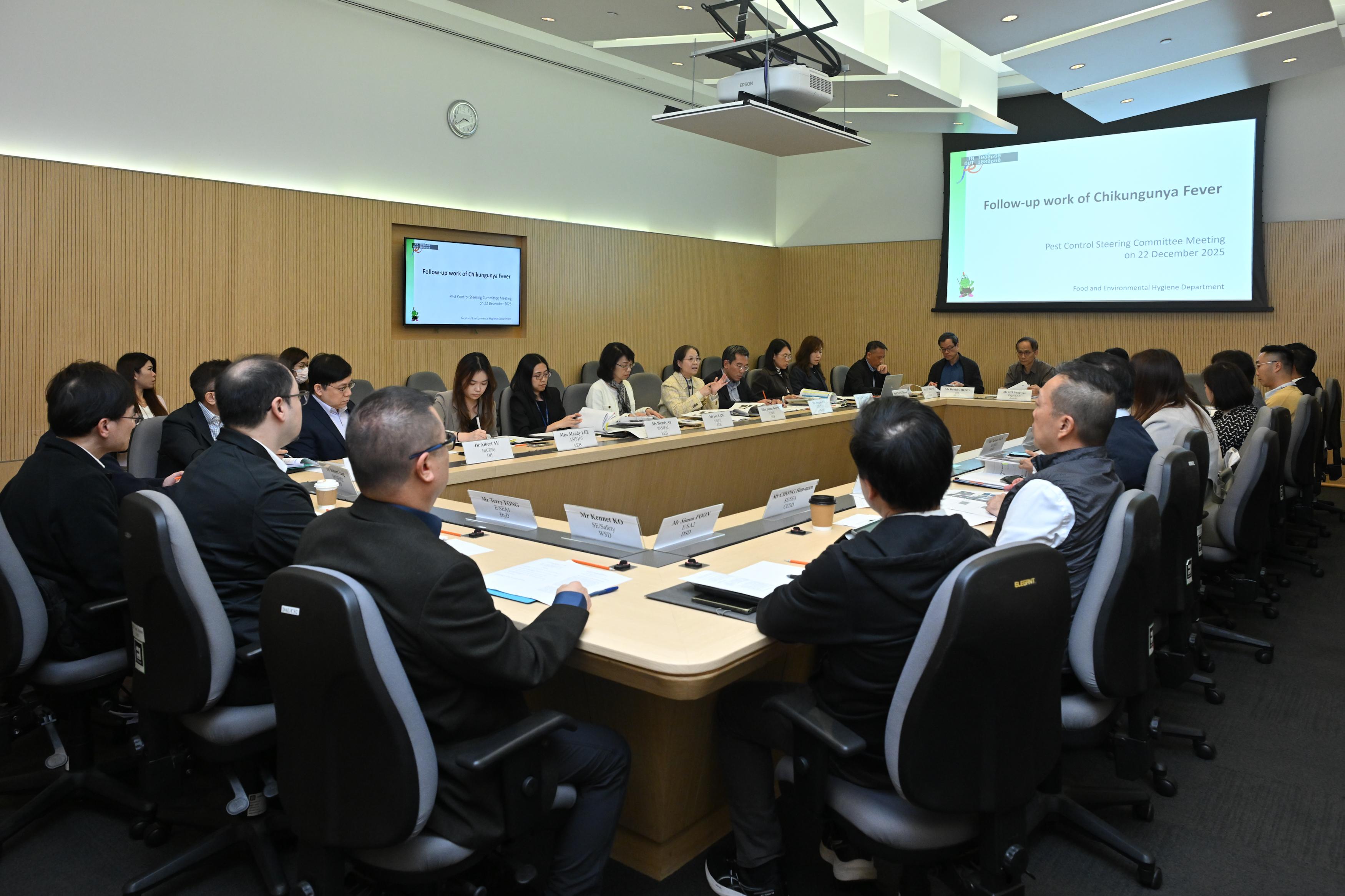 The interdepartmental Pest Control Steering Committee held its 22nd meeting today (December 22) to review in details the follow-up work in preventing chikungunya fever at Tsing Yi Nature Trails by departments and stakeholders. It also discussed the work plans in mosquito and rodent control in the coming year to assist departments in formulating corresponding prevention and control measures in areas under their purview. The meeting was chaired by the Under Secretary for Environment and Ecology, Miss Diane Wong (sixth left). Participants of the meeting came from various policy bureaux, government departments and organisations.