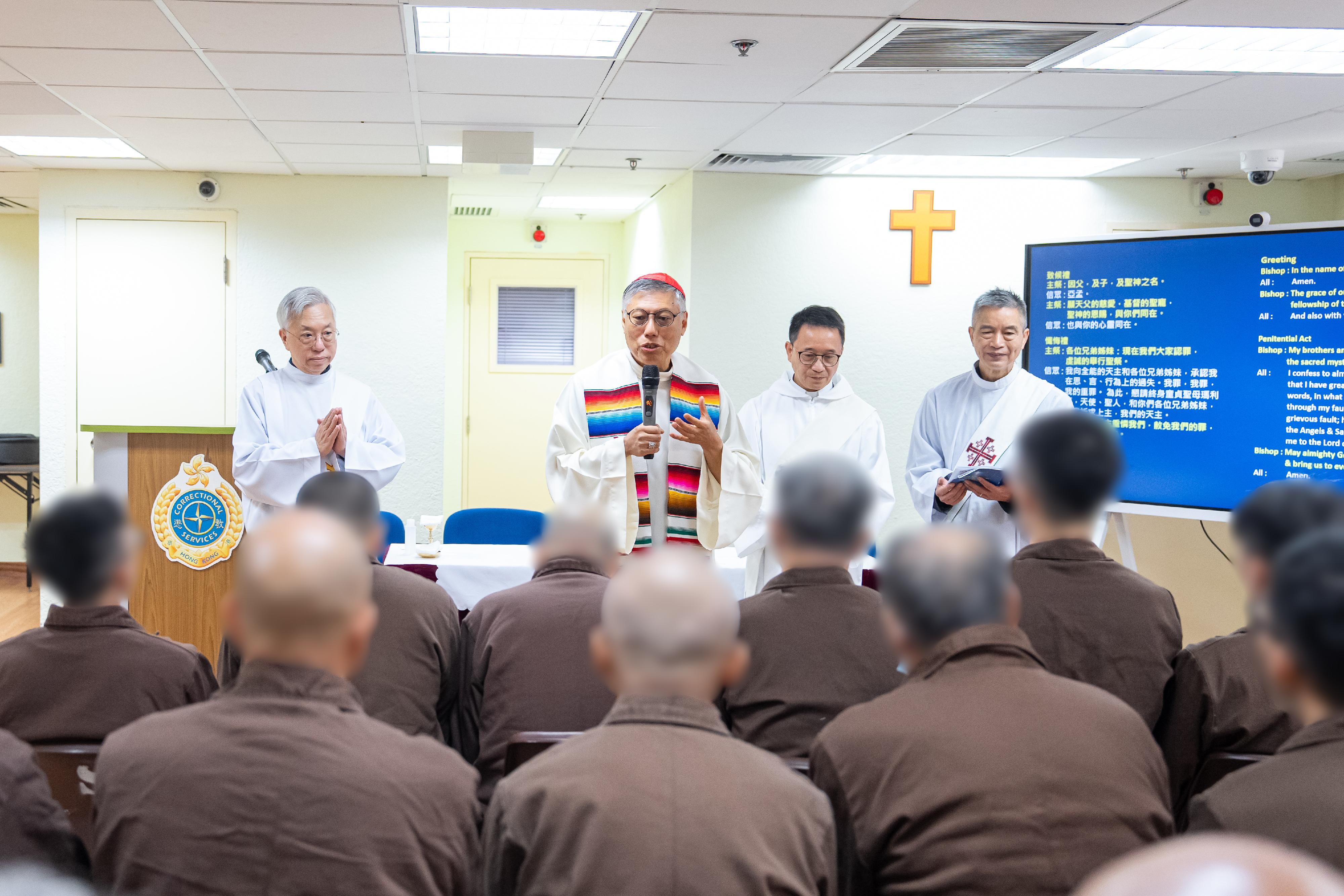 The Bishop of the Catholic Diocese of Hong Kong, Cardinal Stephen Chow (second left), visited Stanley Prison and presided at a Christmas mass today (December 25).
