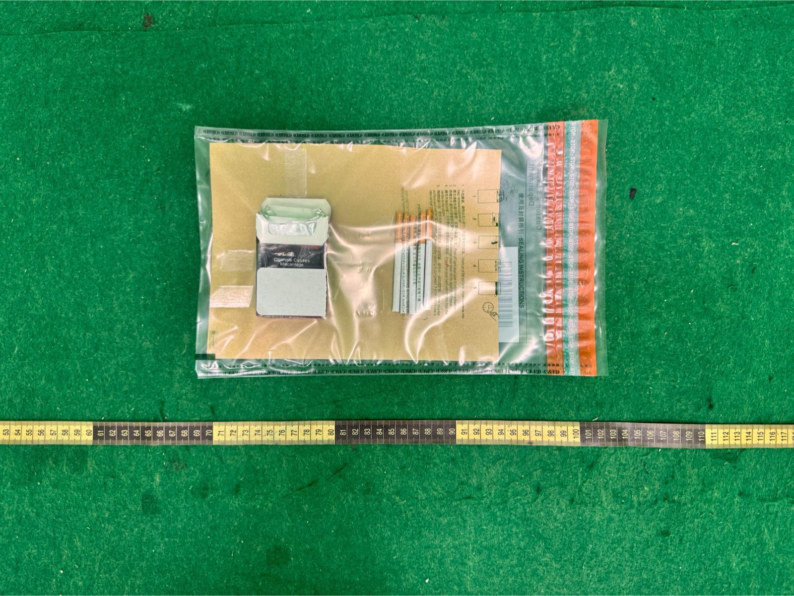 Hong Kong Customs yesterday (December 26) detected a drug trafficking case involving baggage concealment at Hong Kong International Airport and seized about 4.7 kilograms of suspected cocaine with an estimated market value of about $3.5 million, as well as five sticks of duty-not-paid cigarette. Photo shows the five sticks of duty-not-paid cigarette seized.