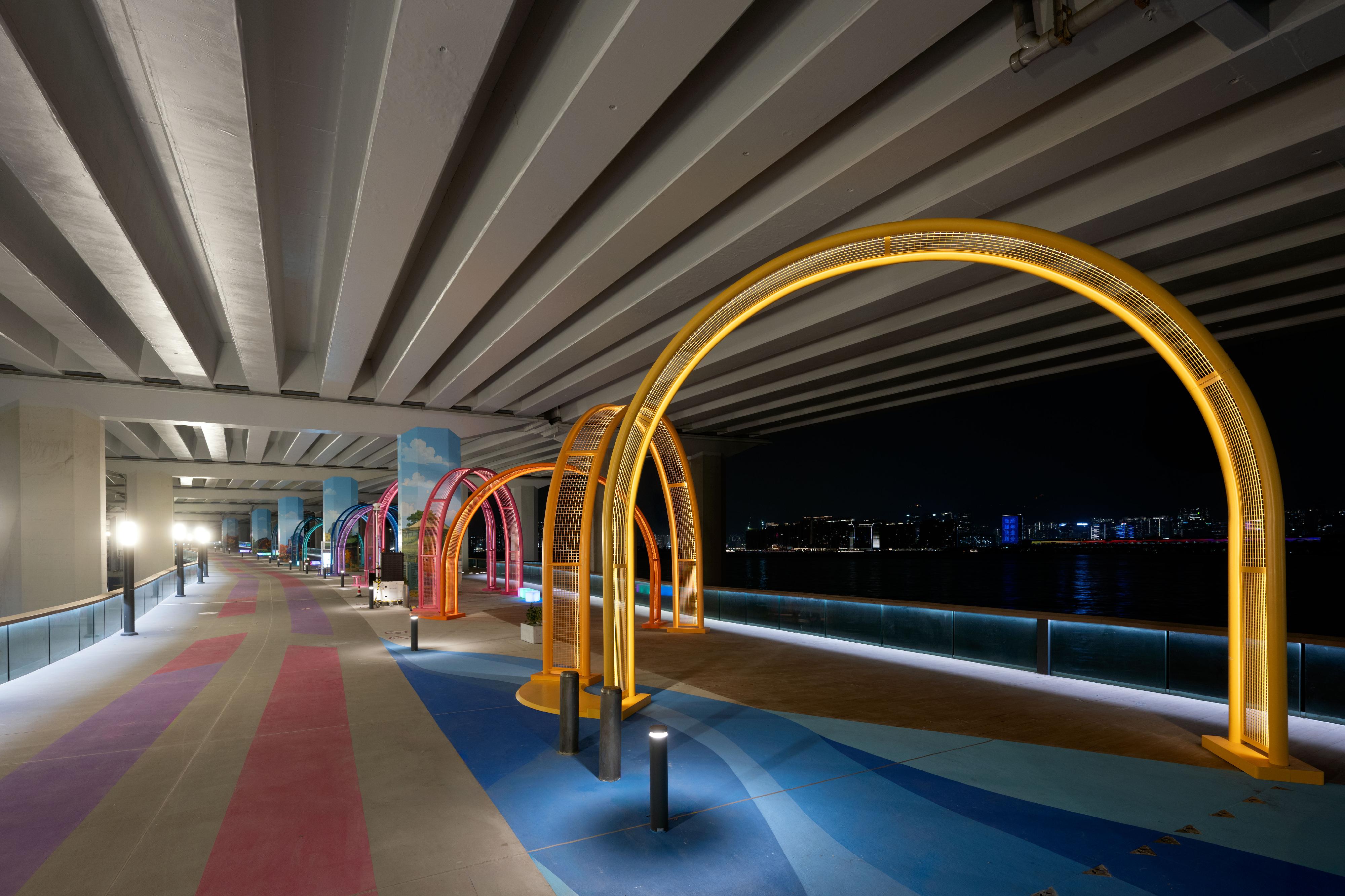 The Eastern Section of the East Coast Boardwalk in North Point will open tomorrow (December 29). Photo shows one of the multi-functional open spaces for hosting exhibitions, art and community activities upon application. Local artists enliven the space with art installations.