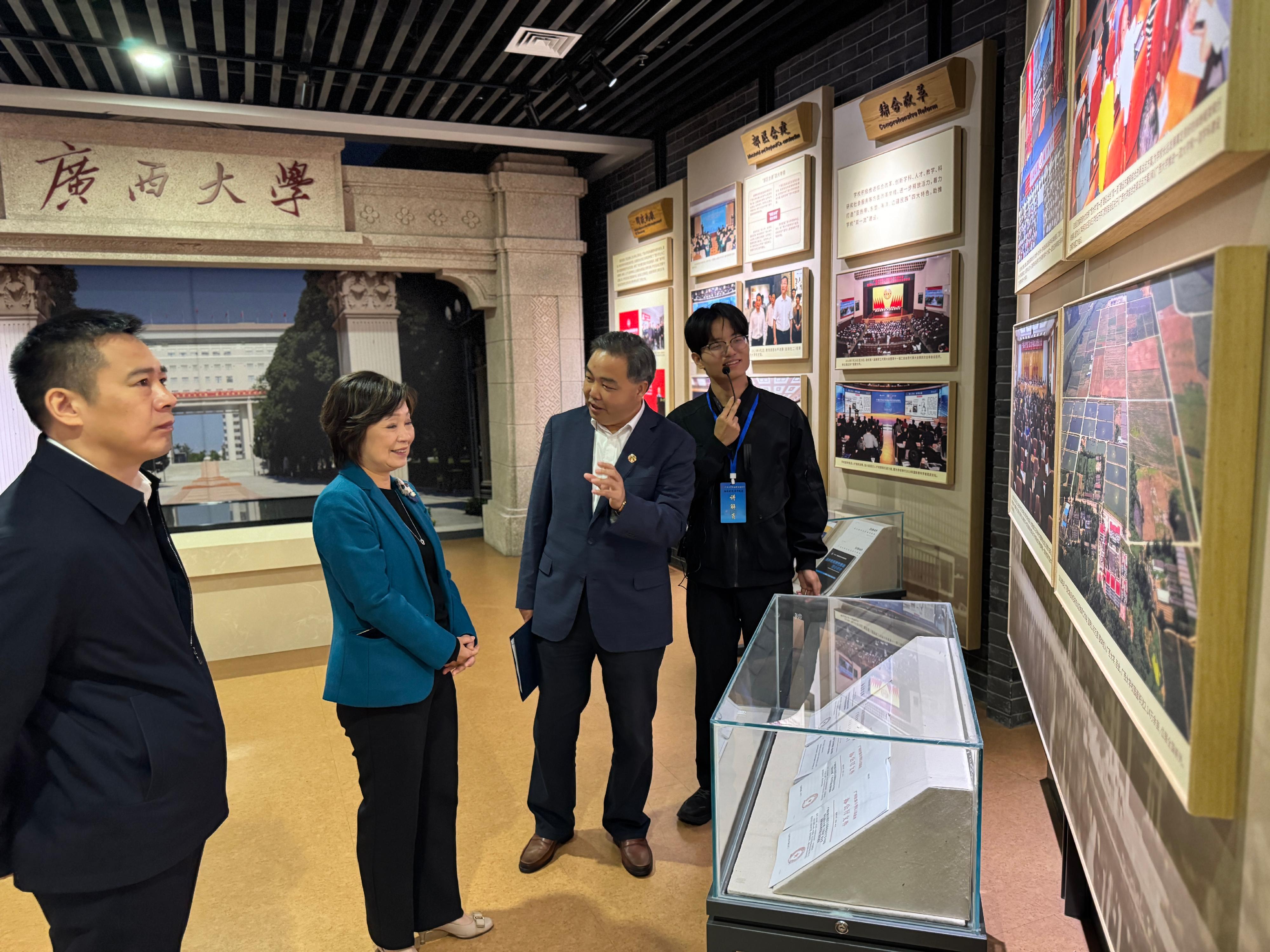 The Secretary for Education, Dr Choi Yuk-lin (second left), accompanied by the President of Guangxi University, Mr Xiao Jianzhuang (second right), visits the university and tours its campus facilities today (December 29). 