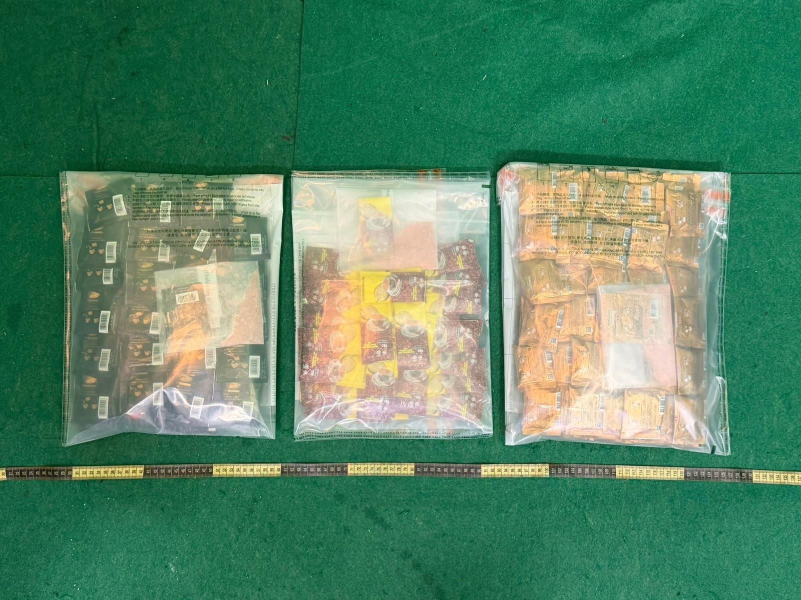 Hong Kong Customs yesterday (December 28) detected a drug trafficking case involving baggage concealment at Hong Kong International Airport and seized about 4.6 kilograms of suspected ketamine with an estimated market value of about $2.3 million. One man was arrested. Photo shows the suspected ketamine seized in the case.