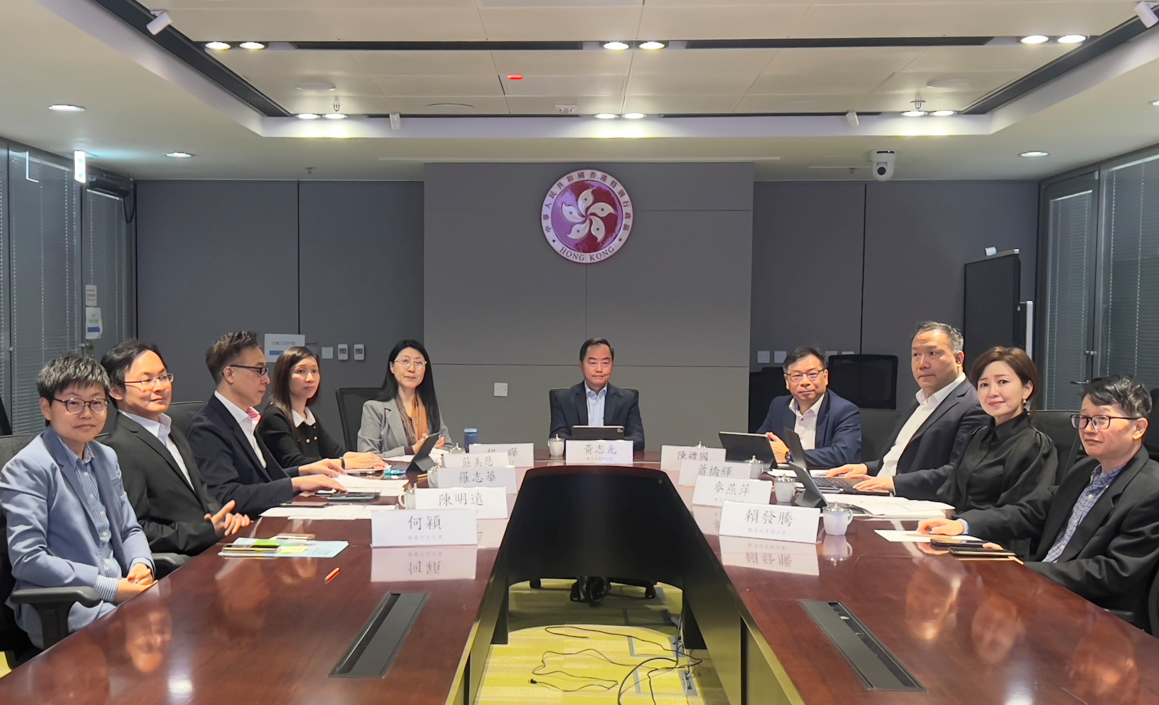 The second meeting of the Working Group on Shanghai and Hong Kong Digital Co-operation was held via video conferencing today (December 31). Photo shows the Commissioner for Digital Policy, Mr Tony Wong (fifth right), and the Hong Kong representatives attending the meeting.