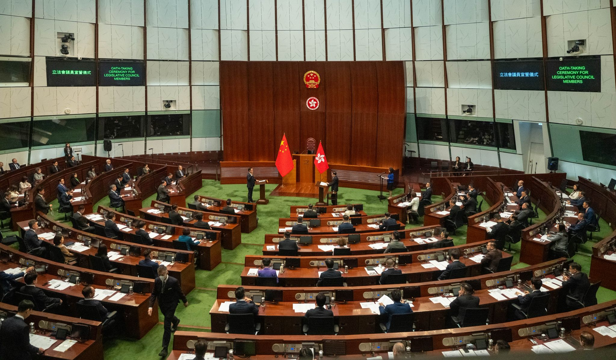 The Chief Executive, Mr John Lee, administers the oath-taking of members of the eighth-term Legislative Council (LegCo) at the Chamber of the LegCo Complex today (January 1).

