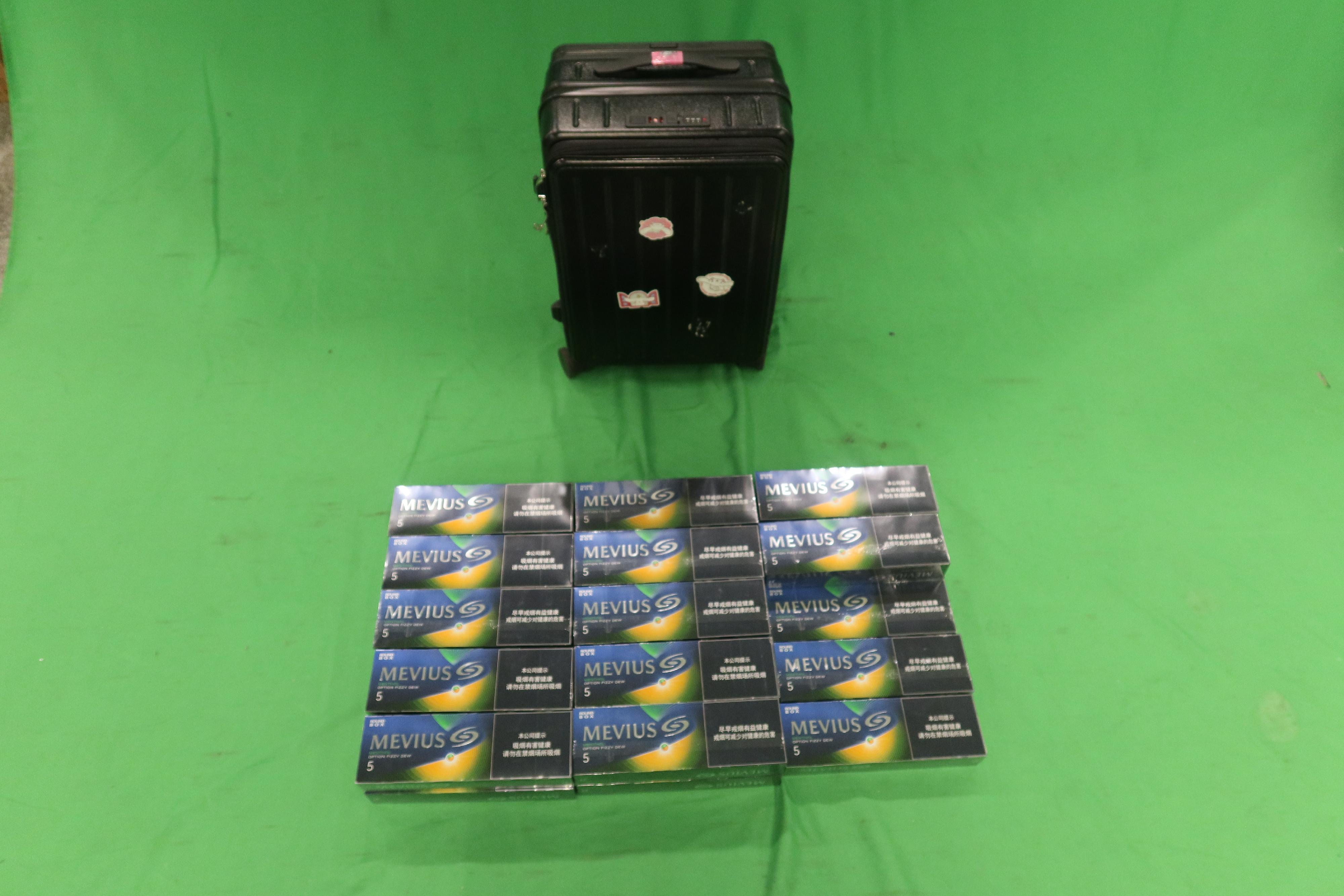An incoming 53-year-old male passenger was sentenced to 38 days' imprisonment and fined $500 by the West Kowloon Magistrates' Courts today (January 6) for importing duty-not-paid cigarettes and failing to declare them to Customs officers, in contravention of the Dutiable Commodities Ordinance. Photo shows the duty-not-paid cigarettes. 
 
