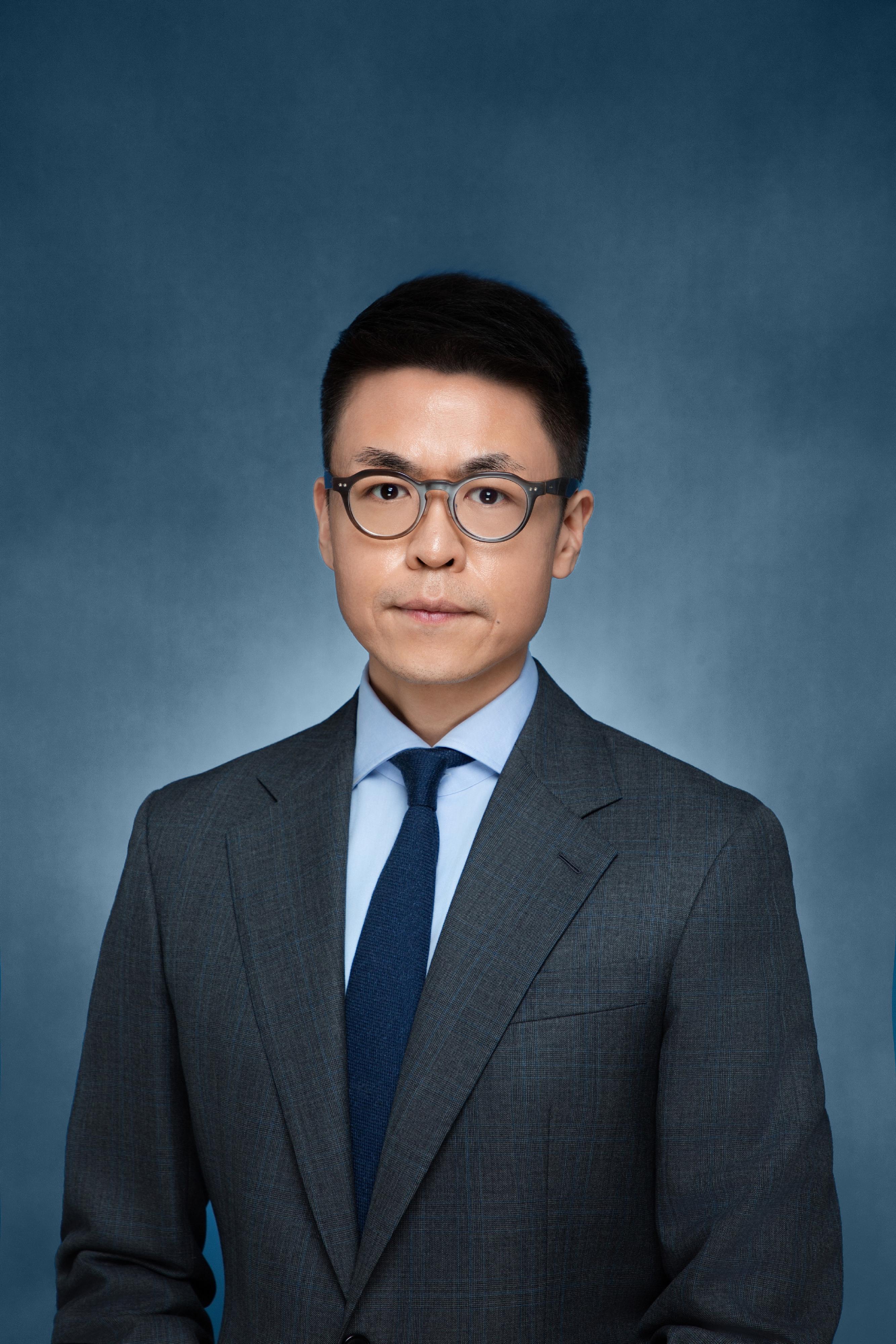 The new District Officer (Yau Tsim Mong), Mr Eric Lee.