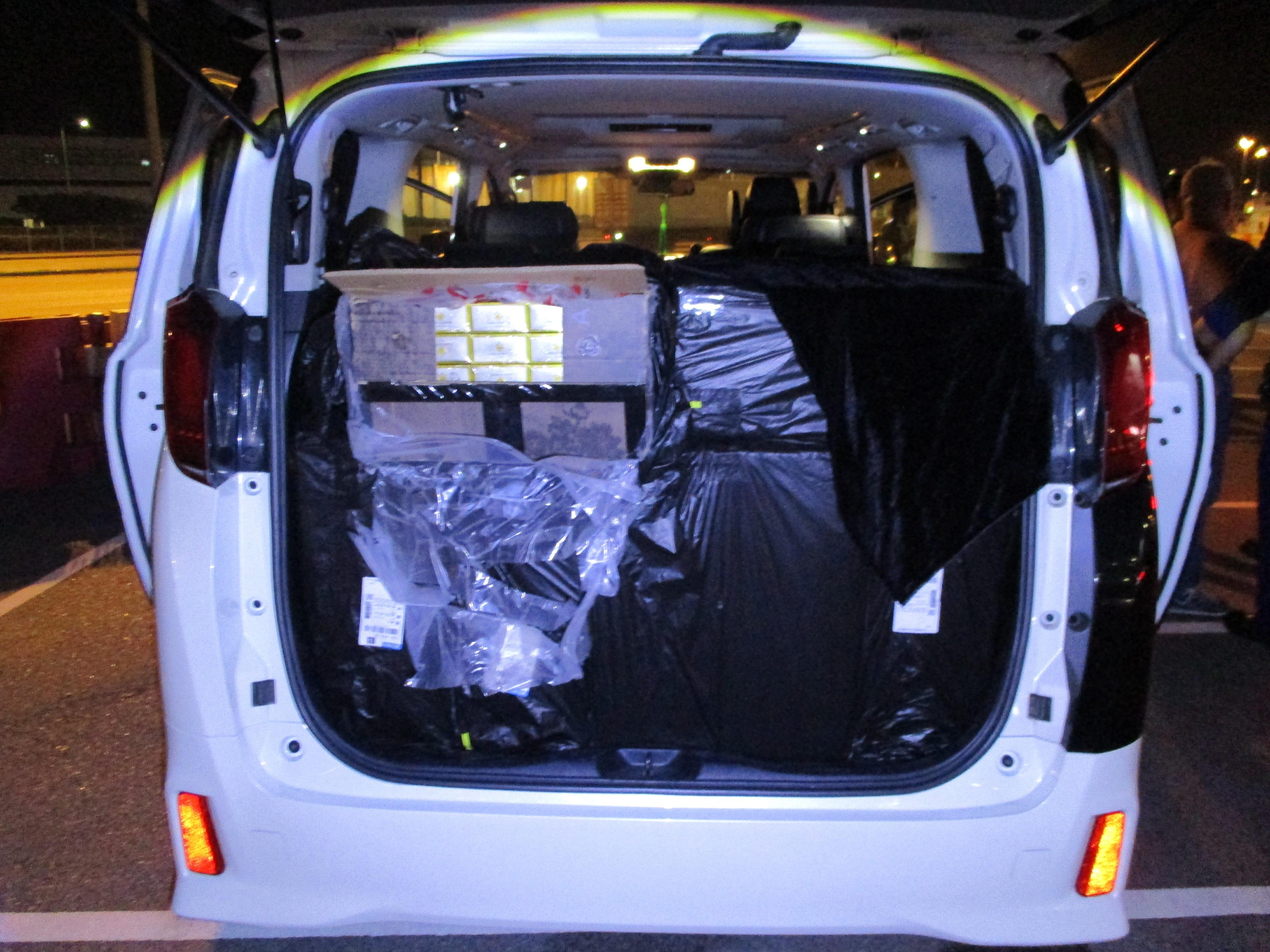 兩名分別三十六歲及五十一歲的男司機因進口及處理未完稅香煙，違反《應課稅品條例》，今日（一月七日）在西九龍裁判法院分別被判處監禁八個月及七個月。圖示部分檢獲的未完稅香煙。
