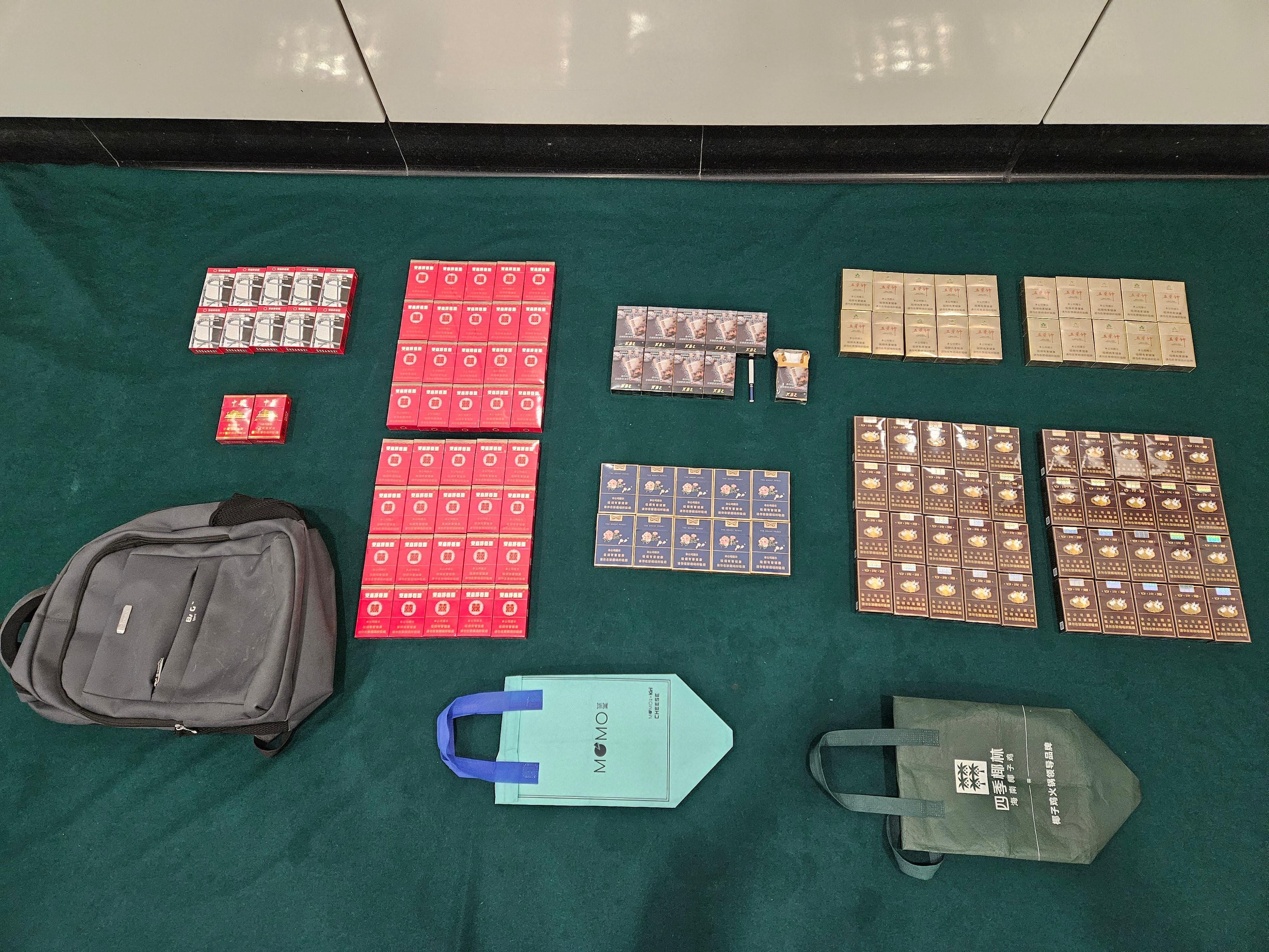 An incoming 49-year-old male passenger was sentenced to four weeks' imprisonment and fined $1,000 at the Fanling Magistrates' Courts today (January 7) for possessing duty-not-paid cigarettes and failing to declare them to Customs officers, in contravention of the Dutiable Commodities Ordinance. Photo shows the duty-not-paid cigarettes seized.
