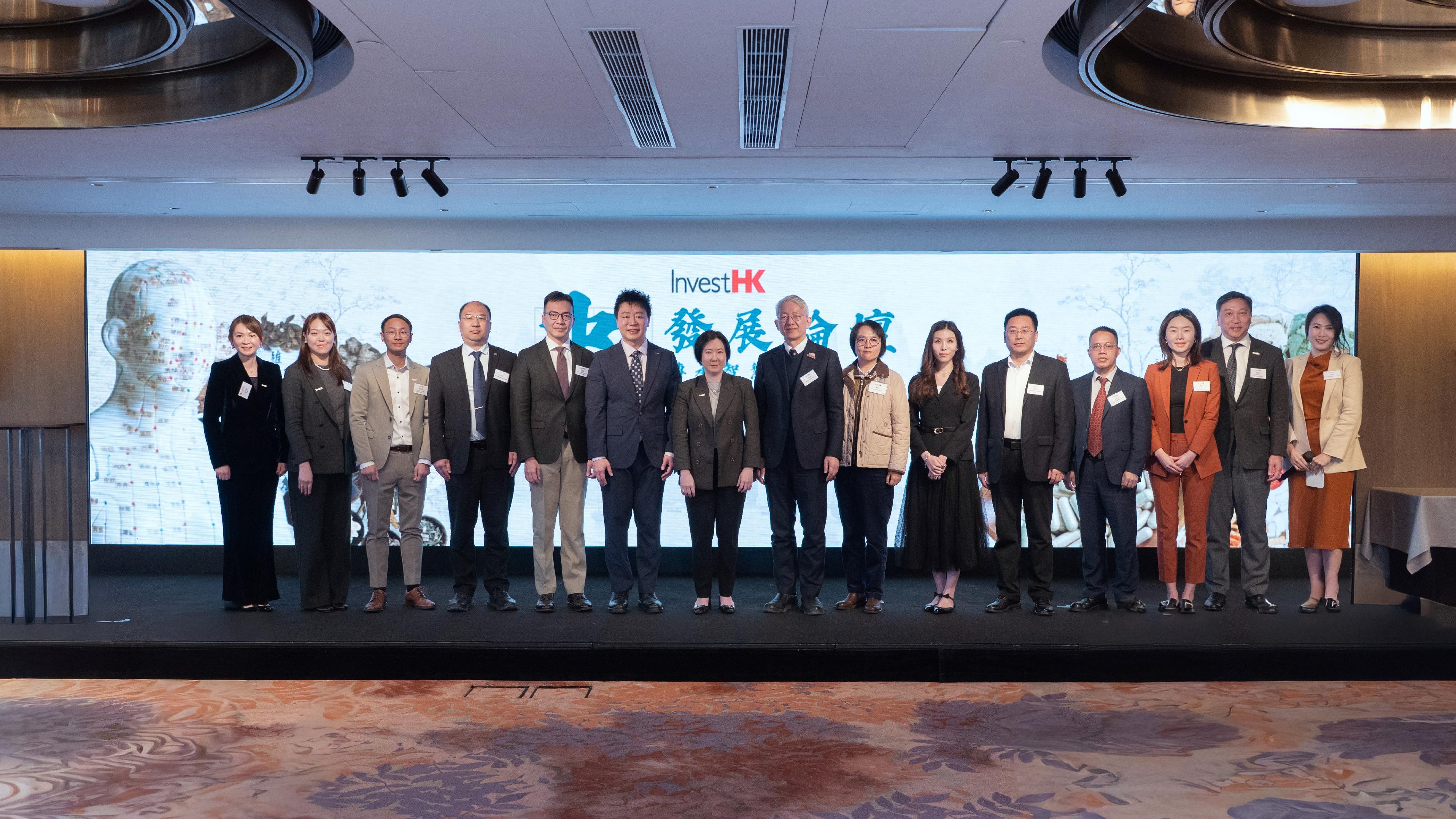 Invest Hong Kong (InvestHK) today (January 8) hosted the Chinese Medicine Forum, showcasing Hong Kong's strengths in driving Chinese medicine enterprises' global expansion, while attracting an event participation of over 150 industry stakeholders. Photo shows the Director-General of Investment Promotion of InvestHK, Ms Alpha Lau (seventh left); the Commissioner for Chinese Medicine Development of the Health Bureau, Dr Vincent Chung (sixth left); the Hospital Chief Executive of The Chinese Medicine Hospital of Hong Kong, Professor Bian Zhaoxiang (centre); the Assistant Director of Health (Chinese Medicine), Dr Edmund Fong (fifth left); the Head of Innovation & Technology and Life & Health Sciences of InvestHK, Mr Andy Wong (second right), and other guests at the forum.