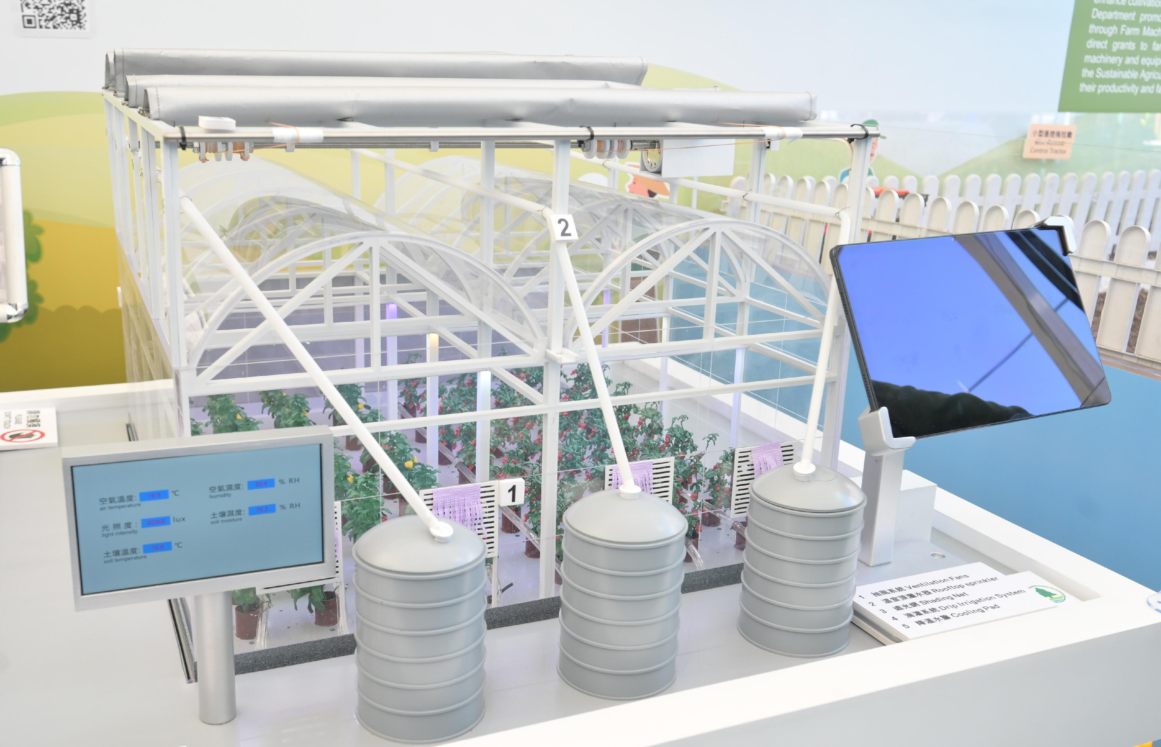 FarmFest 2026 runs for three consecutive days from today (January 9) to January 11 at Fa Hui Park in Mong Kok to showcase a variety of local agricultural and fisheries products and other goods. Various cultivation technologies and modern farming machinery are showcased in the agricultural zone. Photo shows a smart farm model that uses Internet of Things technology to monitor and control greenhouse conditions in real time. Through mechanisation, it reduces manpower and boosts productivity. 
