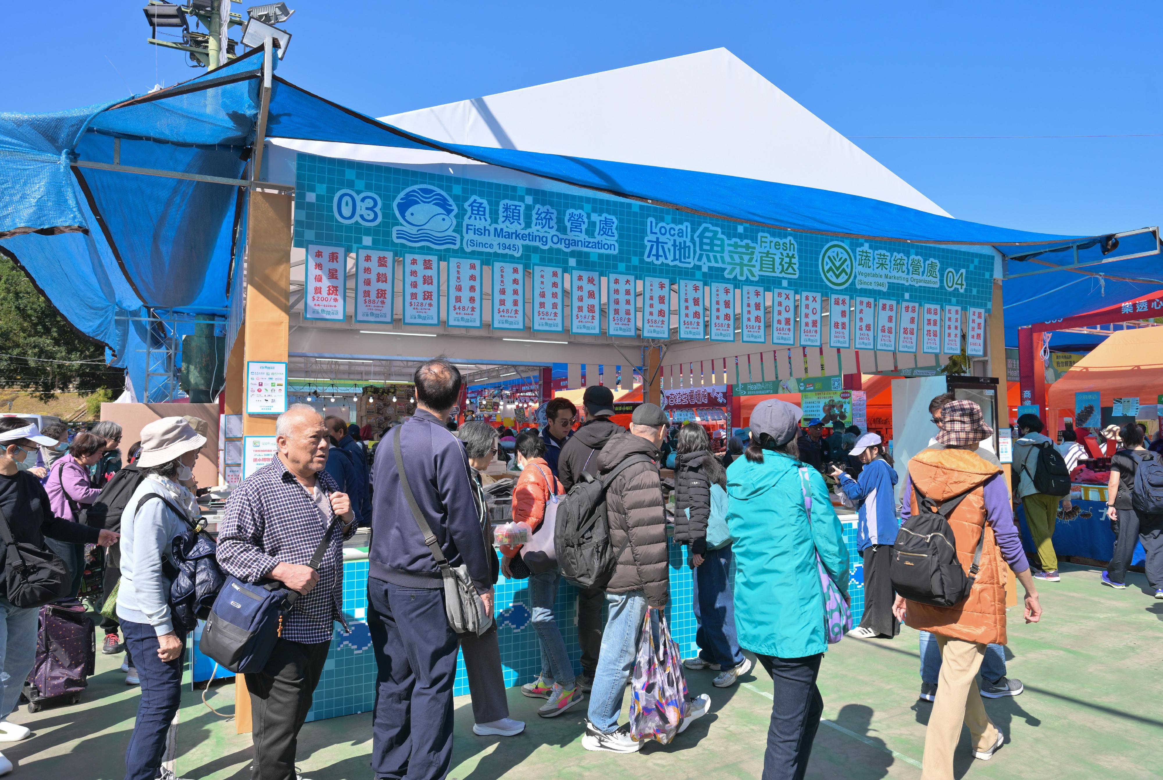 FarmFest 2026 runs for three consecutive days from today (January 9) to January 11 at Fa Hui Park in Mong Kok to showcase a variety of local agricultural and fisheries products and other goods. Photo shows a booth operated by the Vegetable Marketing Organization and the Fish Marketing Organization.