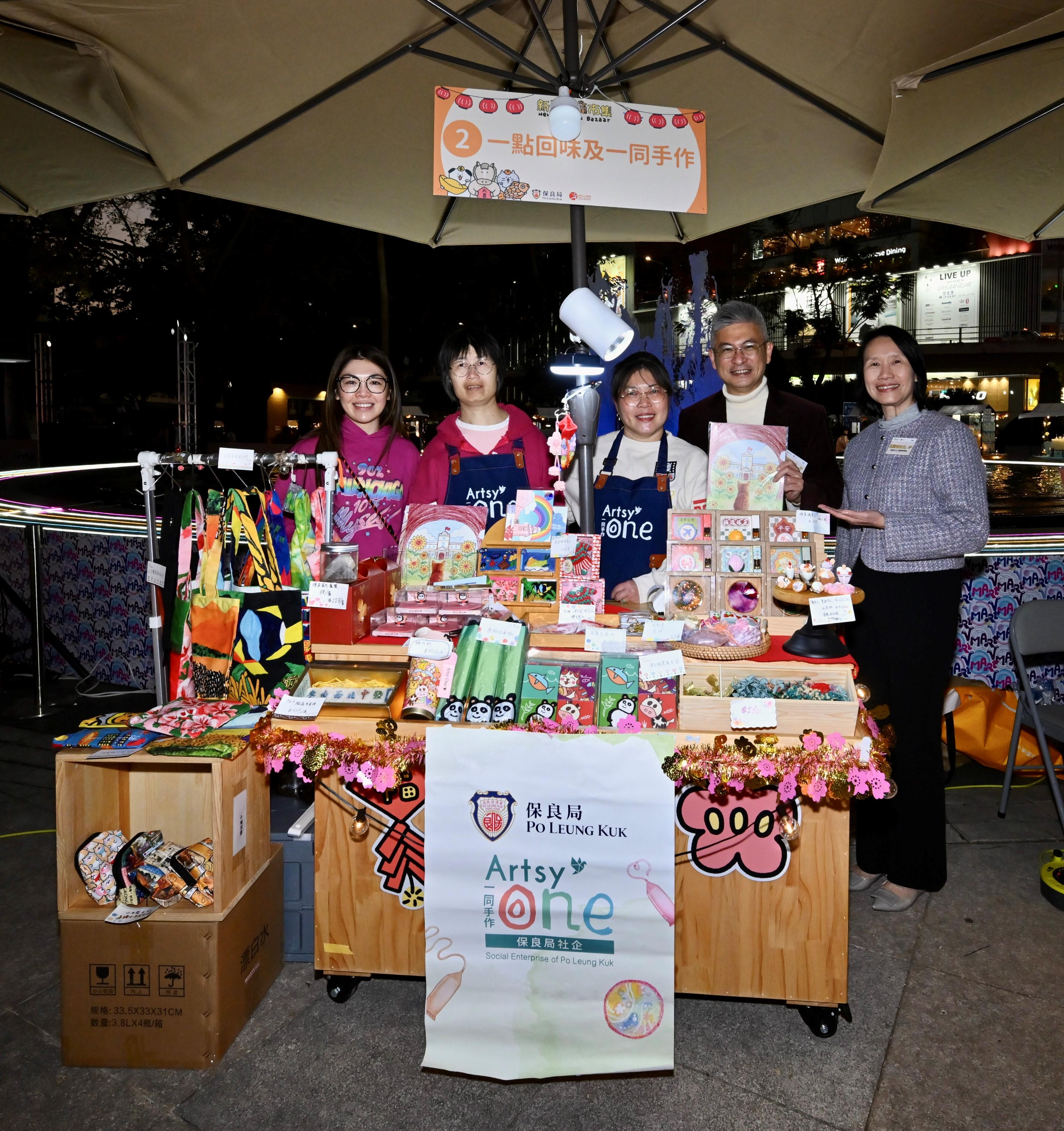V Mart, the new cultural and creative arts bazaar at Victoria Park, co-organised by the Leisure and Cultural Services Department and Po Leung Kuk, held the opening ceremony today (January 10). V Mart has commenced operation after a trial run on December 12 last year. It will showcase a diversity of intriguing themes from time to time appealing to local residents and tourists. The Under Secretary for Culture, Sports and Tourism, Mr Raistlin Lau (second right), the President of Po Leung Kuk, Ms Amanda Ho (first left) and the Director of Leisure and Cultural Services, Ms Manda Chan (first right) took a photo with stall owners at V Mart.
