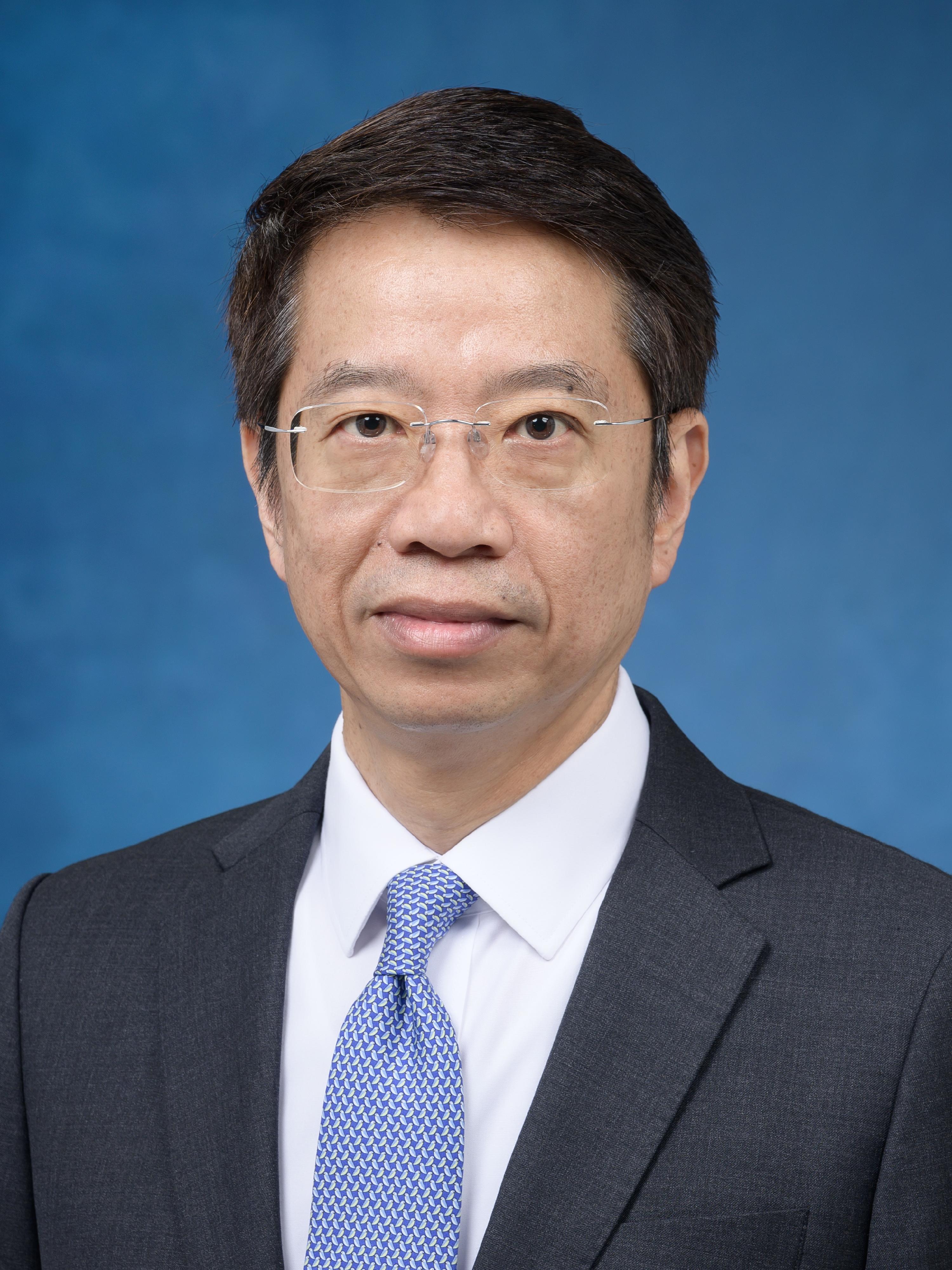 公務員事務局常任秘書長梁卓文將於二○二六年一月十九日展開退休前休假。