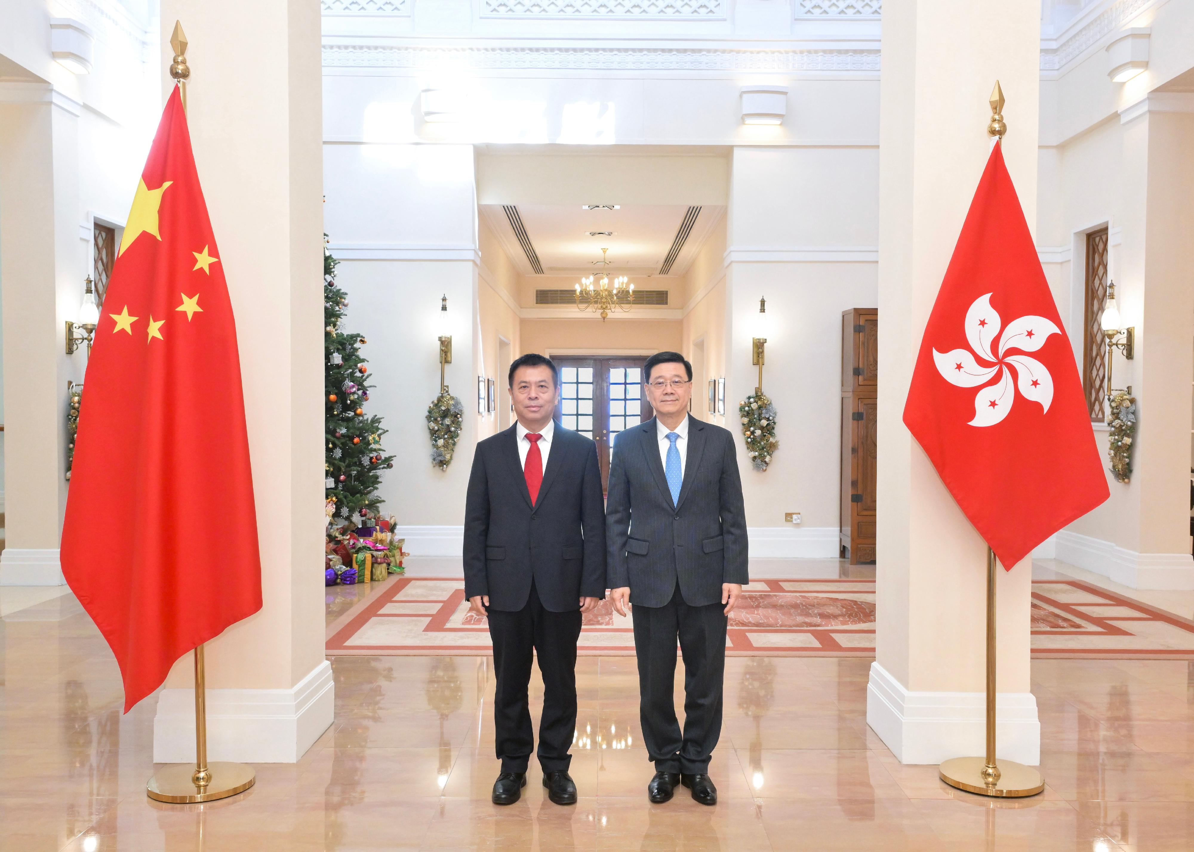 The Chief Executive, Mr John Lee (right), meets with the Minister of the National Health Commission, Mr Lei Haichao (left), at Government House today (January 13).