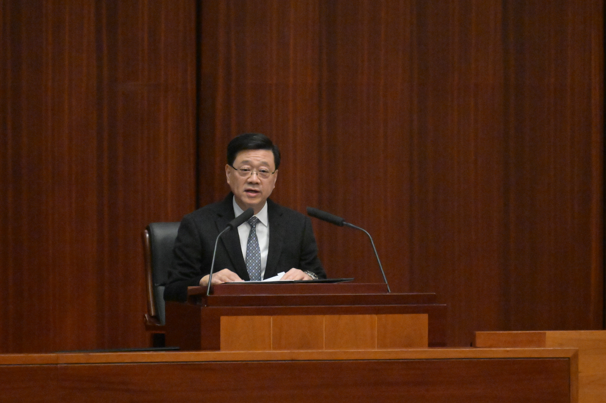 行政長官李家超今日（一月十四日）出席第八屆立法會首次會議。