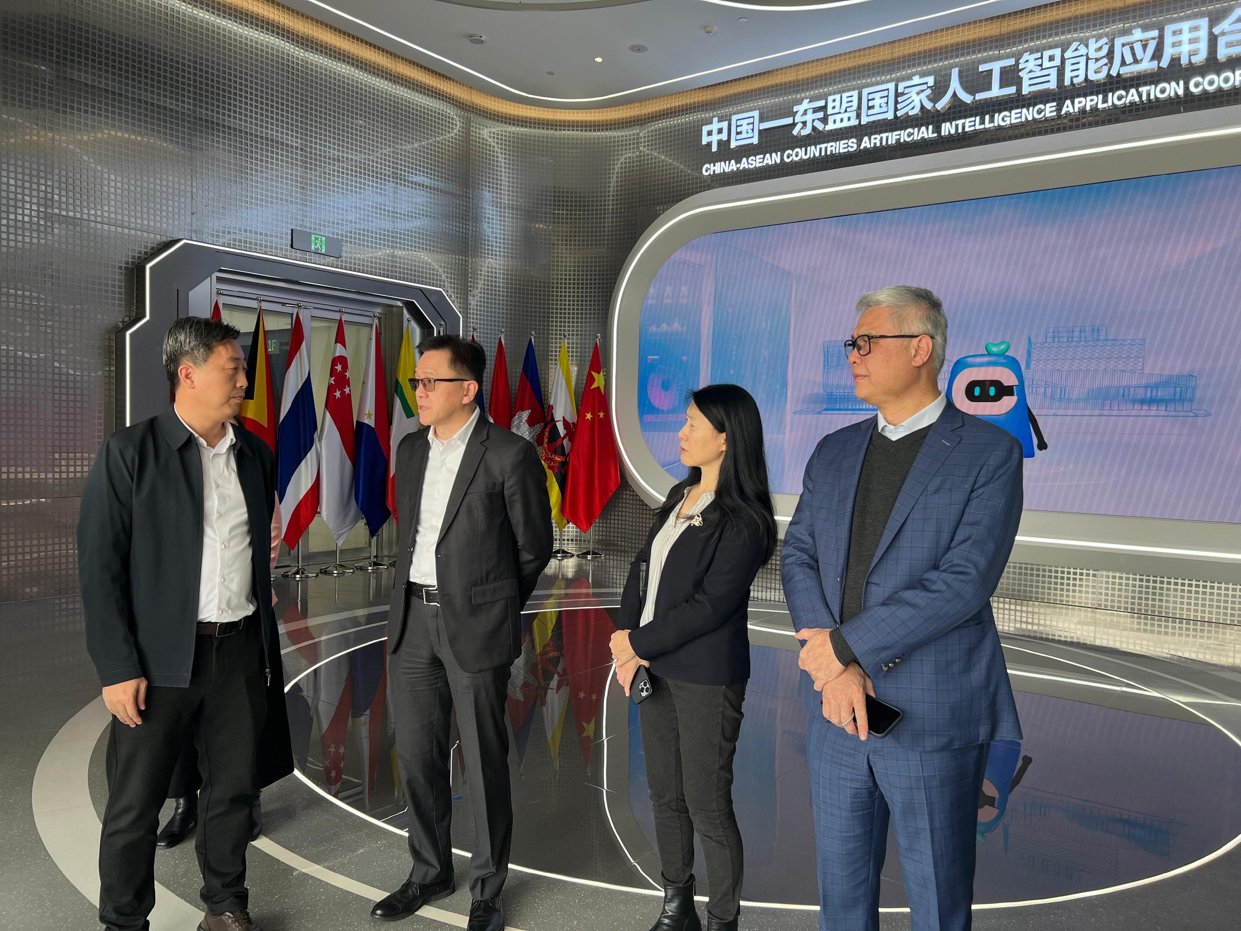 The Secretary for Innovation, Technology and Industry, Professor Sun Dong (second left), visited the Display Center of the China-ASEAN Countries Artificial Intelligence Application Cooperation Center in Guangxi today (January 14) and was briefed on the Center's construction and operation, as well as its co-operation with Association of Southeast Asian Nations countries. Looking on is the Chief Executive Officer of Hong Kong Cyberport Management Company Limited, Dr Rocky Cheng (first right).
