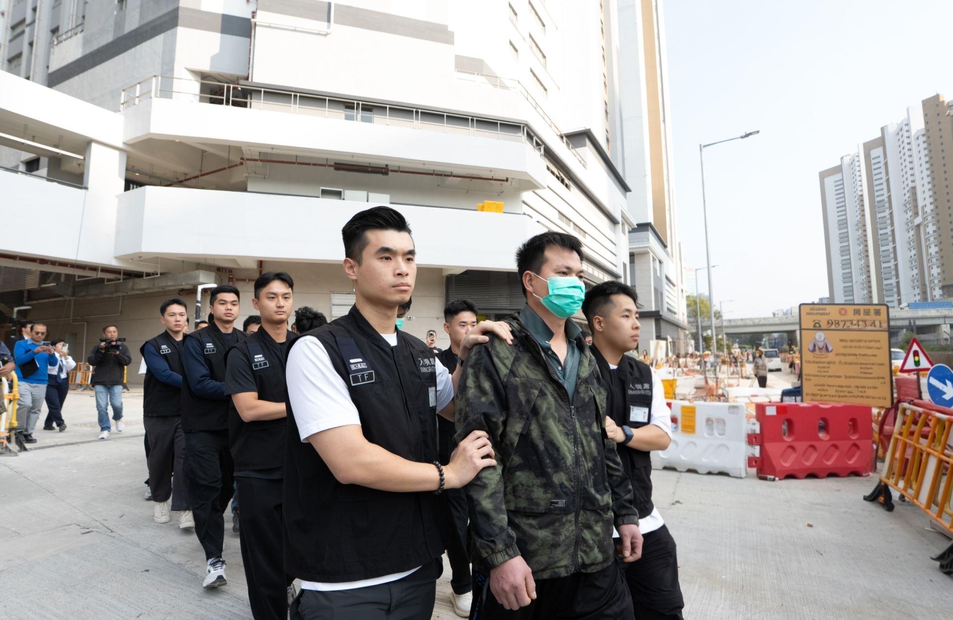 The Immigration Department mounted an anti-illegal worker operation codenamed "Contribute" in Sheung Shui district today (January 15). Photo shows the suspected illegal workers arrested during the operation.