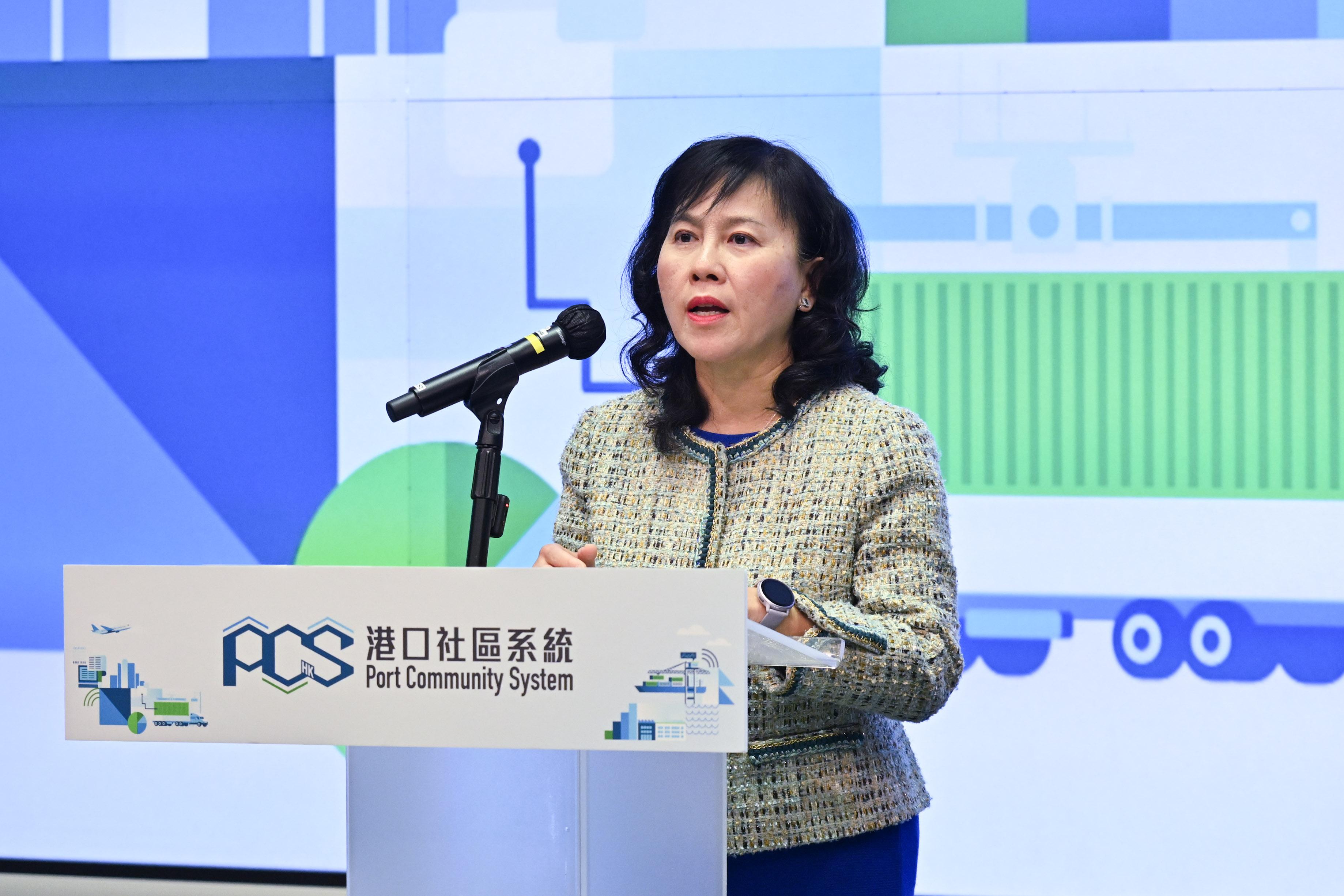 港口社區系統啓用儀式今日（一月十六日）舉行。圖示運輸及物流局局長陳美寶在儀式致辭。
