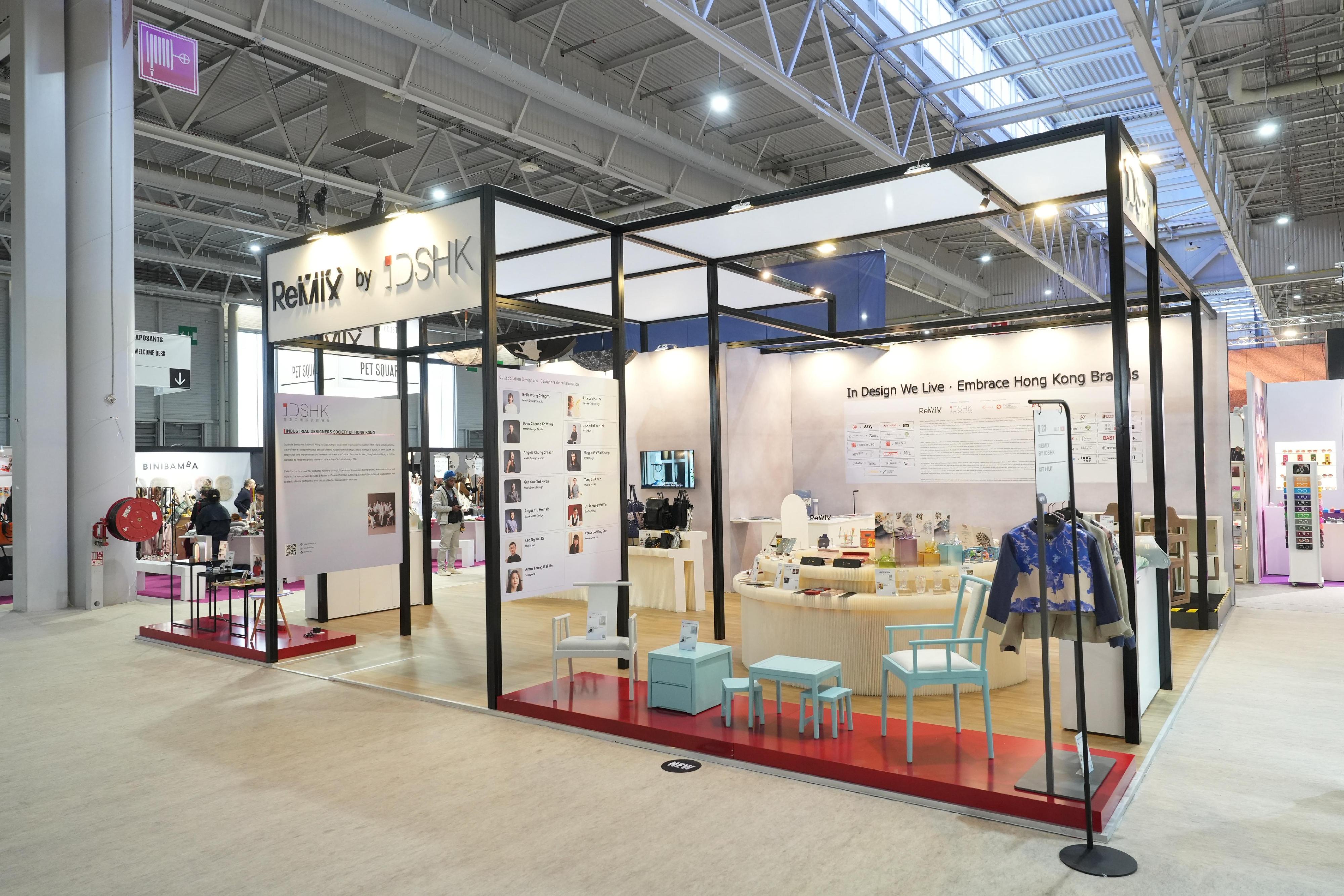 Sponsored by the Cultural and Creative Industries Development Agency under the Culture, Sports and Tourism Bureau, the "ReMIX &middot; Yesterday's Future, Invent Tomorrow!" Exhibition and Product Launch held its opening ceremony at Maison&Objet Paris in France on January 16 (Paris time). The exhibition brings together over 90 creative and collaborative products from nearly 40 brands and design teams, highlighting Hong Kong's creative force on the global stage.